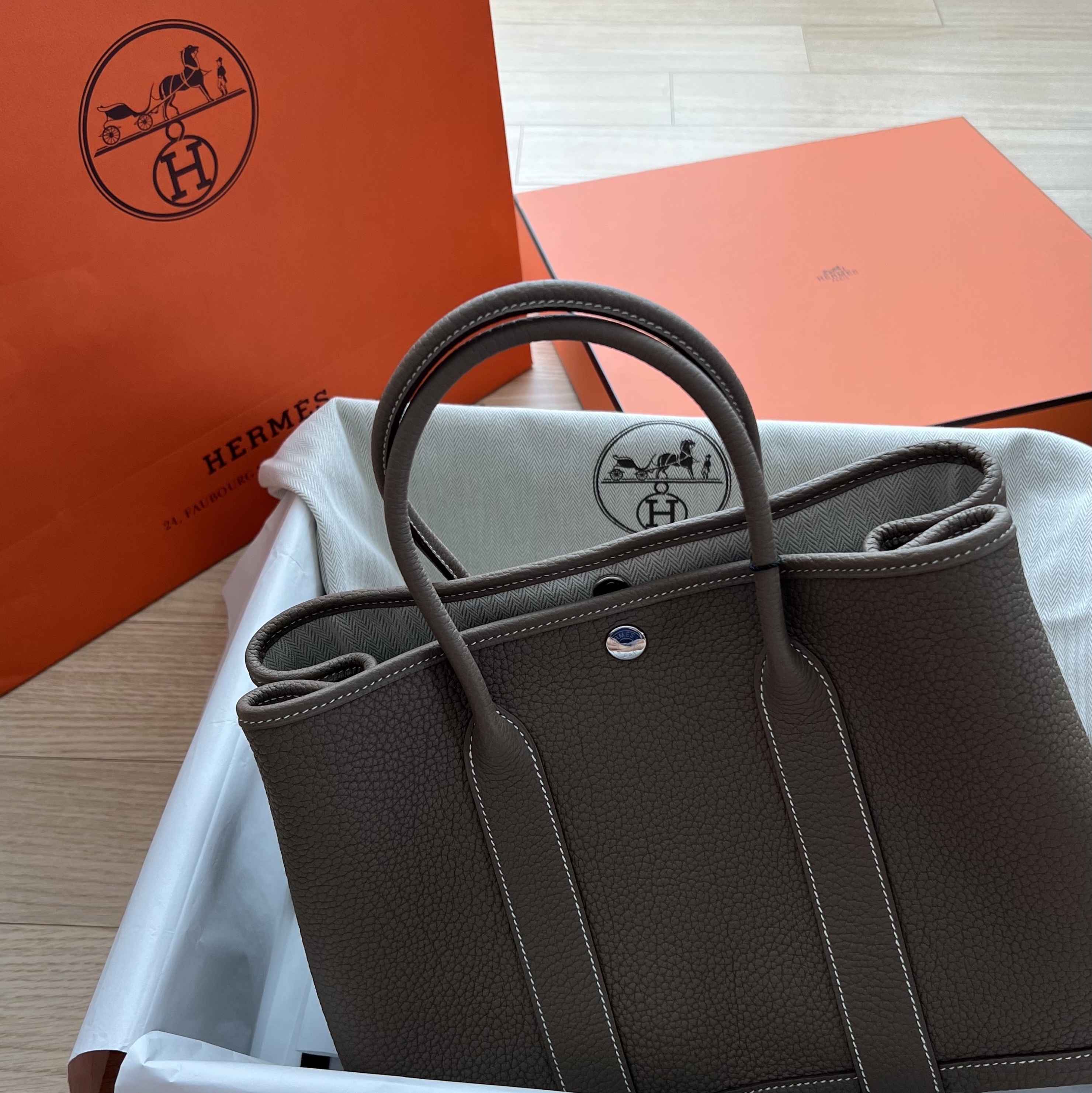 Hermes Garden Party 30 Bag Negonda & Palladium Etoupe 착용 스타일