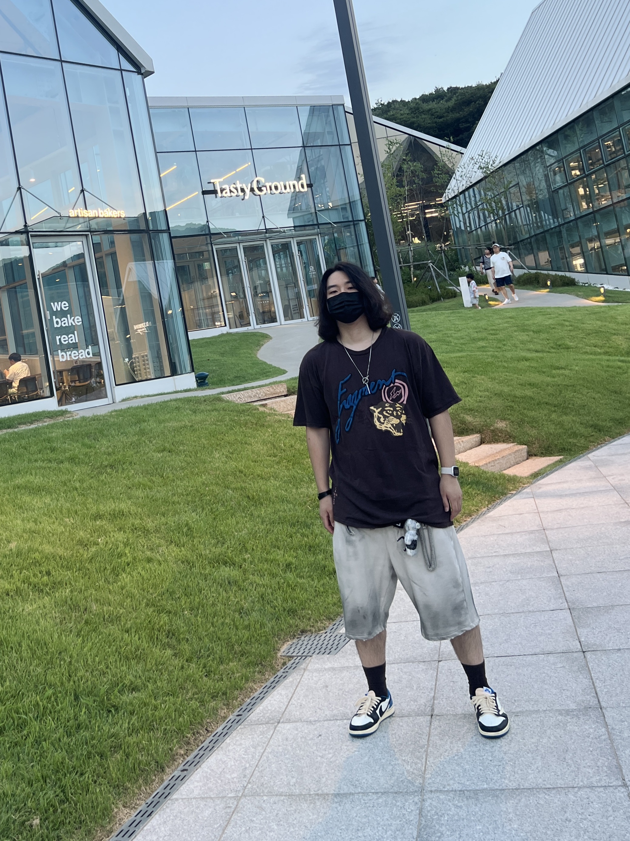 Jordan 1 x Travis Scott x Fragment Retro Low OG SP Military Blue, Project G/R Furious Logo Applique Shorts Grey - 10 Corso Como Exclusive 착용 스타일 - 1