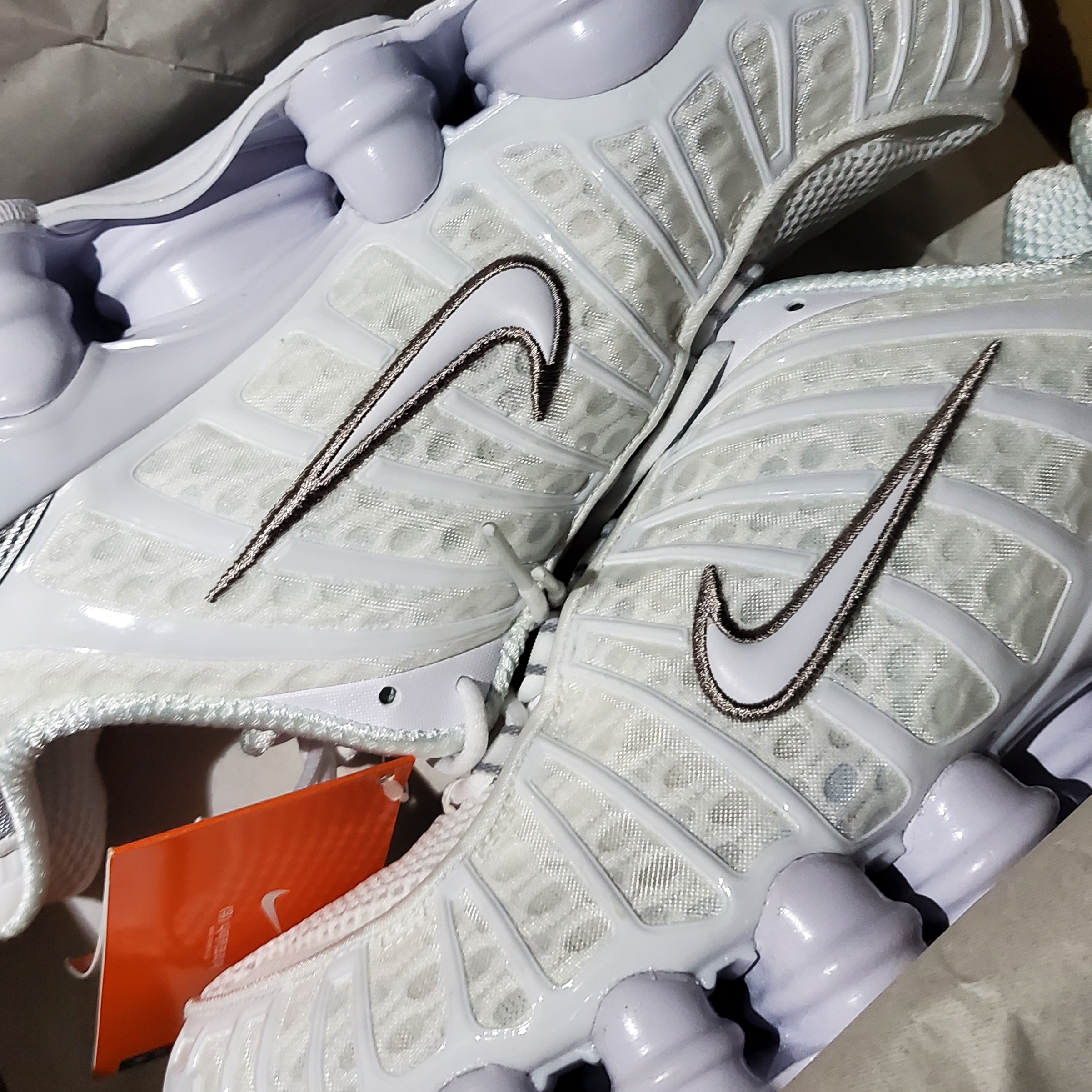 (W) Nike Shox TL White and Max Orange 착용 스타일