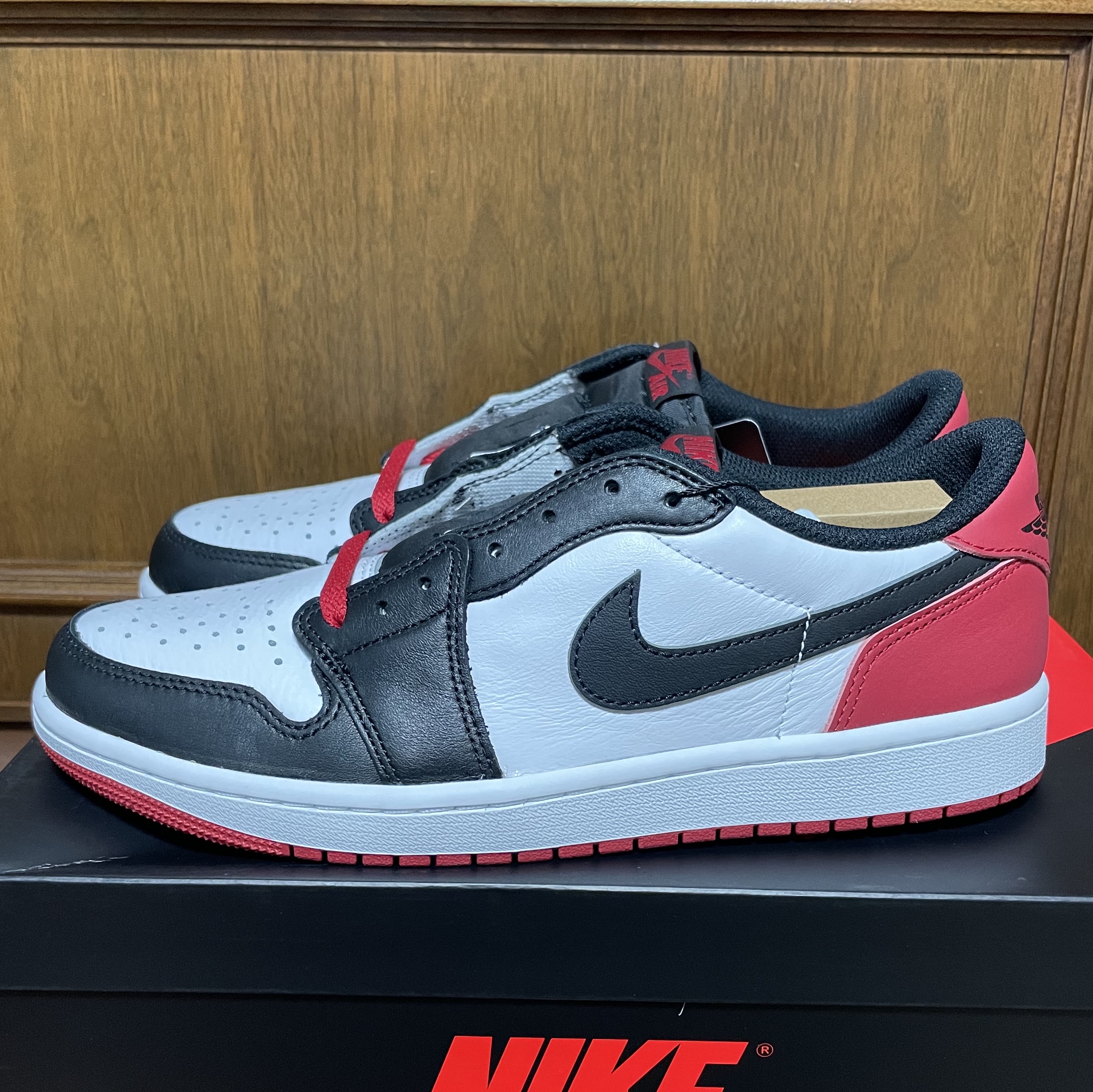 Jordan 1 Retro Low OG Black Toe 착용 스타일 - 1