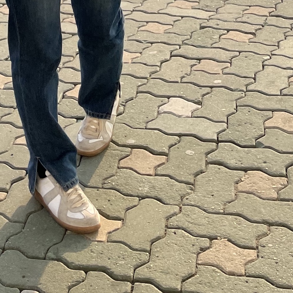 (W) Maison Margiela Calfskin Replica Sneakers White 착용 스타일