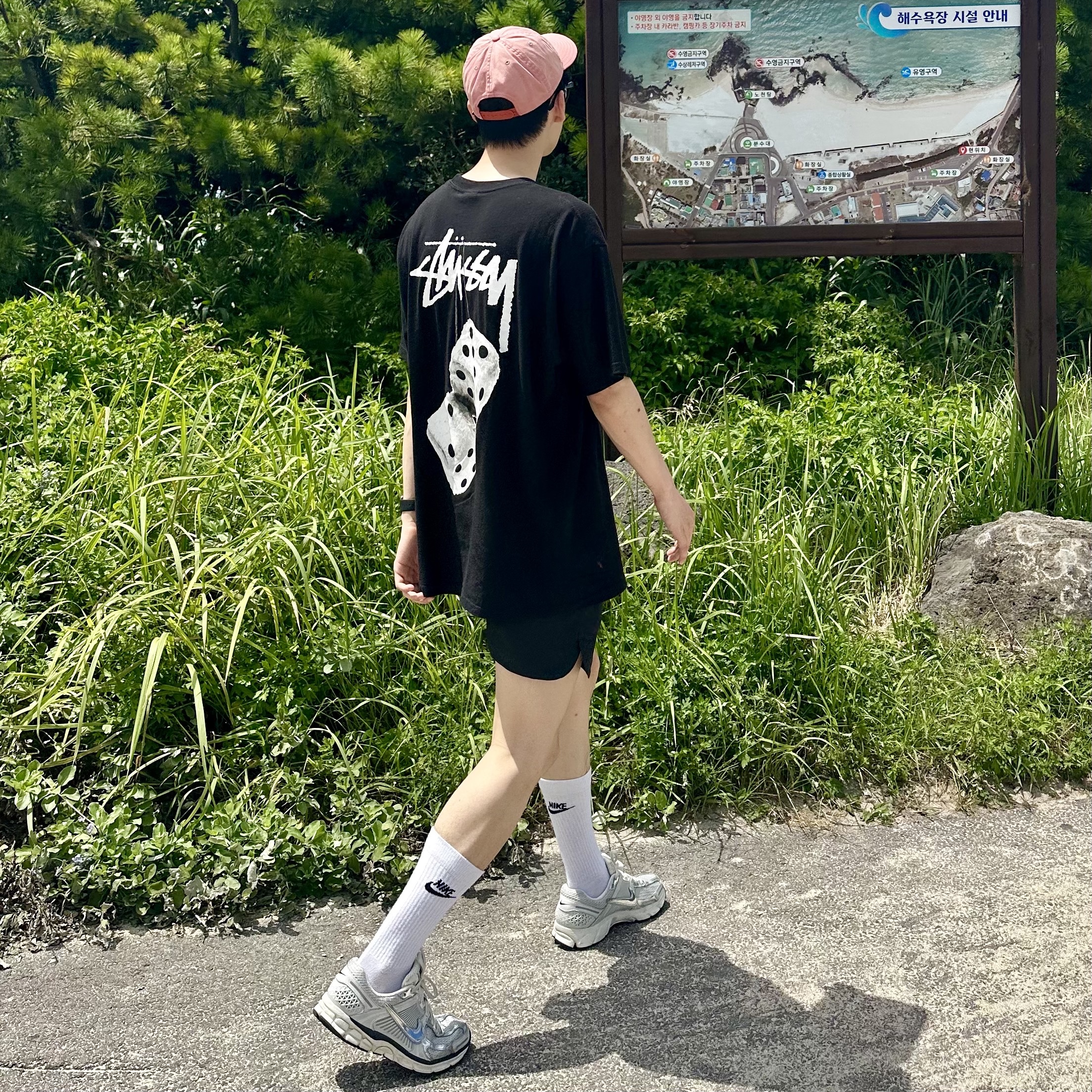 Double RL Garment Dyeing Twill Ball Cap Red, Stussy Fuzzy Dice T-Shirt Black 착용 스타일