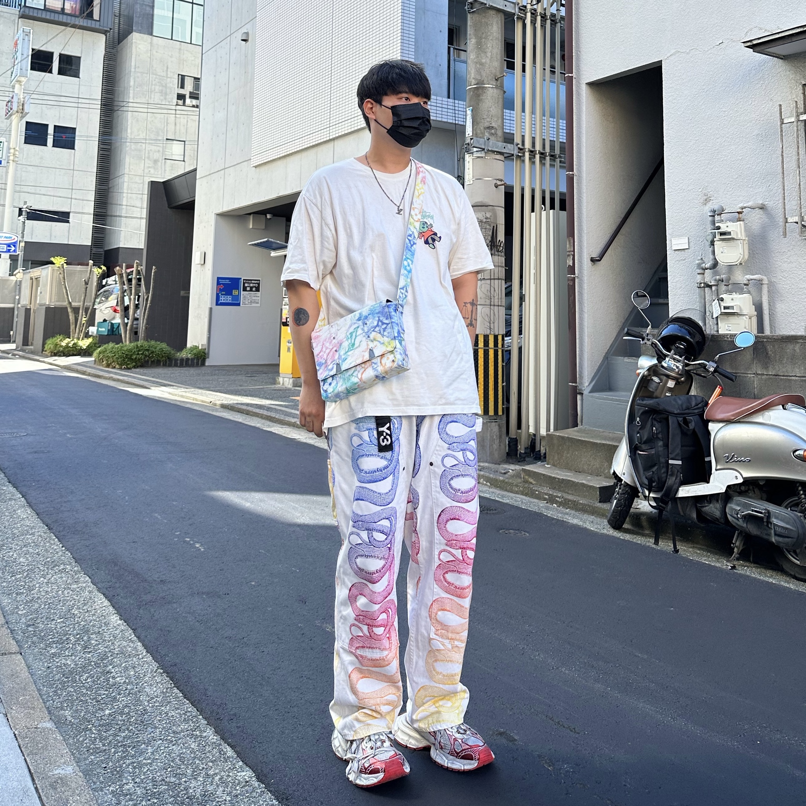 Balenciaga 3XL Sneakers White Red, Supreme x Hysteric Glamour Snake Double Knee Denim Painter Pants White - 21SS 착용 스타일 - 1