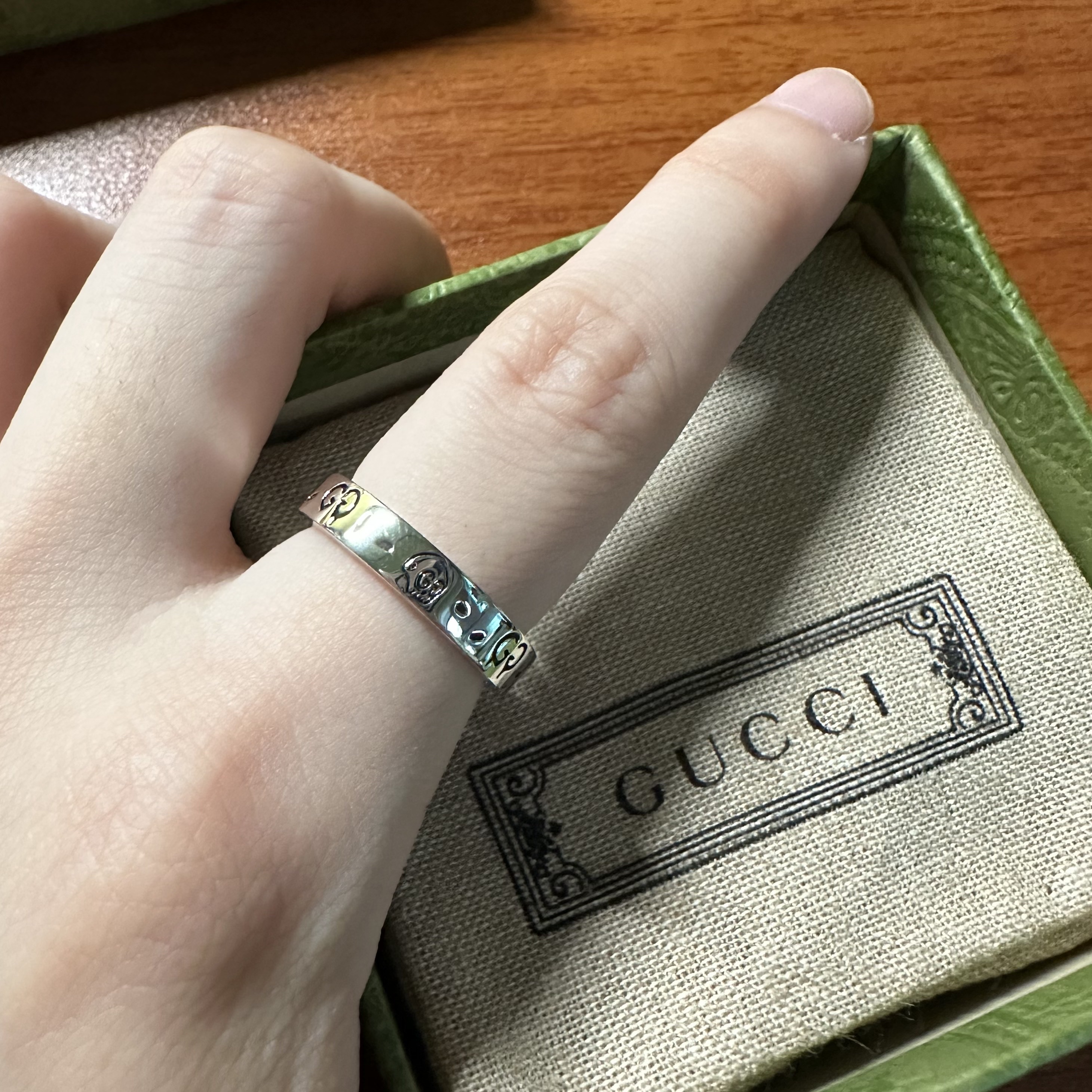 Gucci Ghost Ring Silver 3.8mm 착용 스타일 - 1