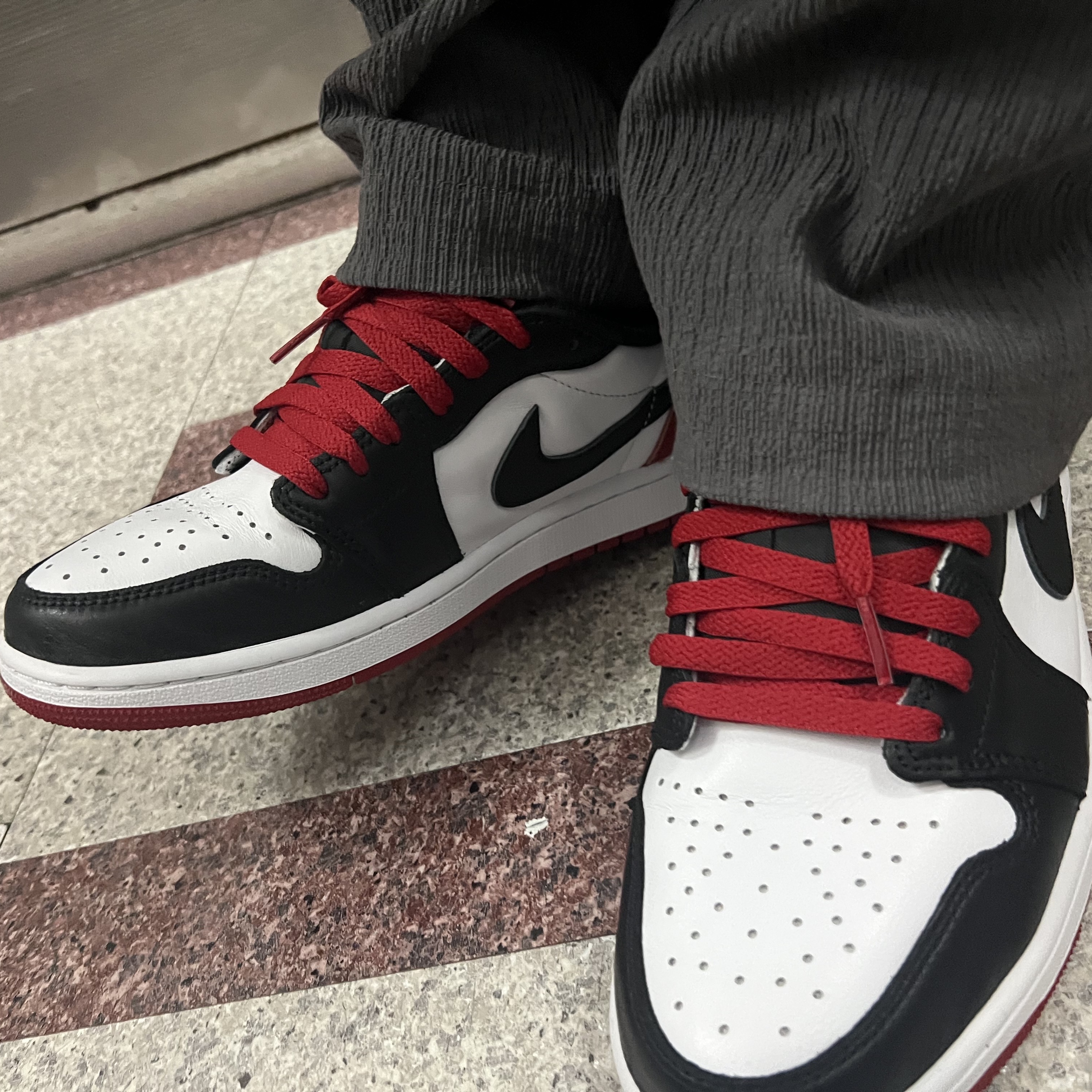 Jordan 1 Retro Low OG Black Toe 착용 스타일 - 1