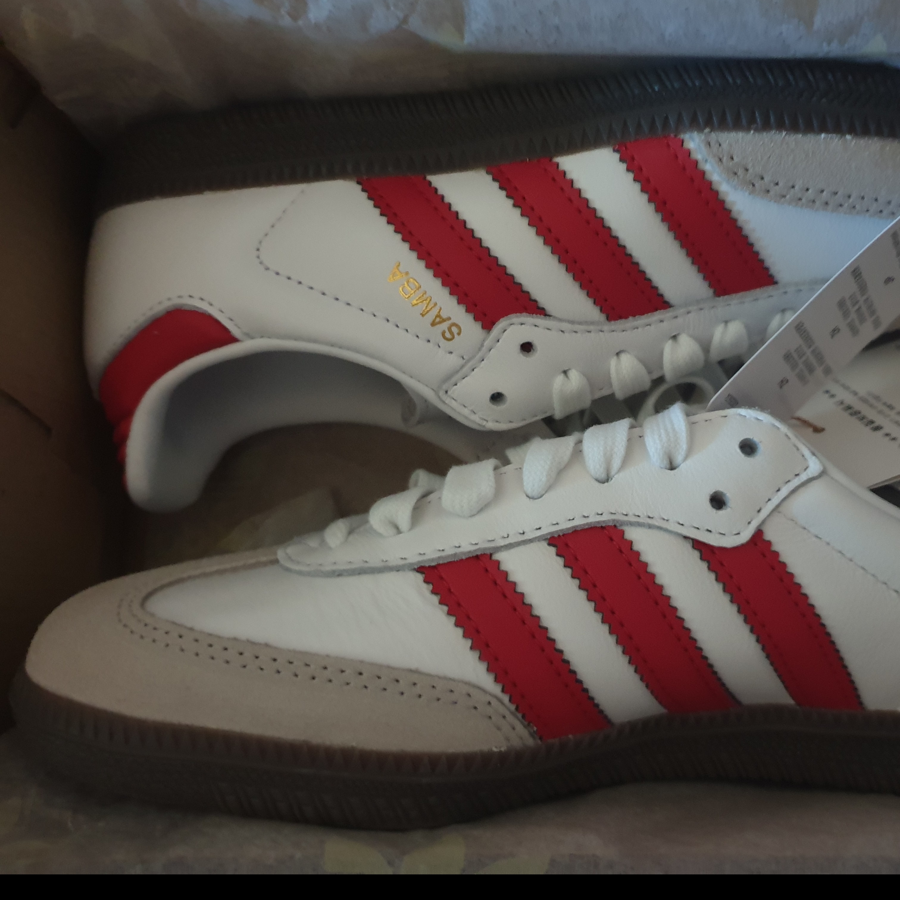 Adidas Samba OG White Better Scarlet 착용 스타일