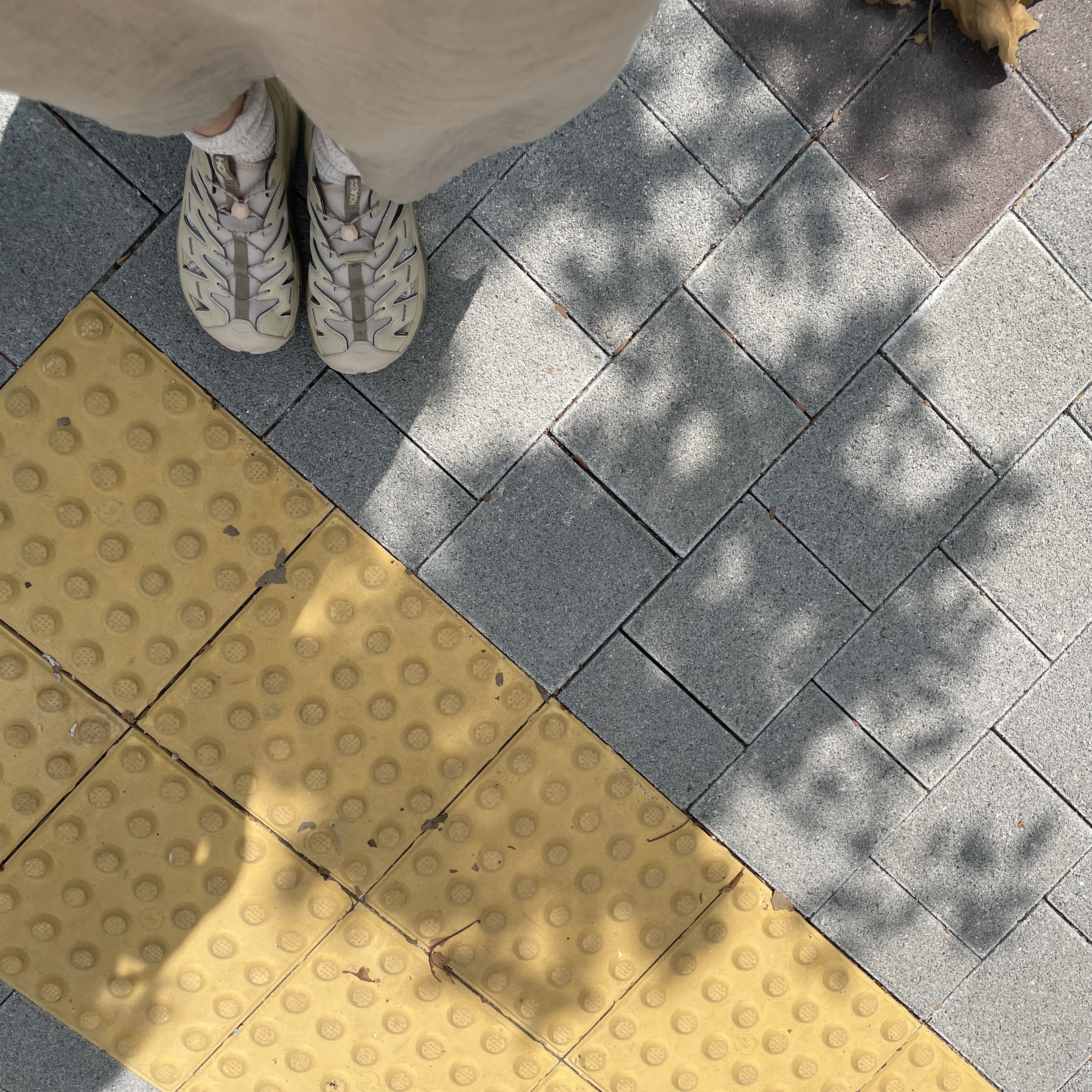 Hoka Hopara Shifting Sand Dune 착용 스타일 - 2