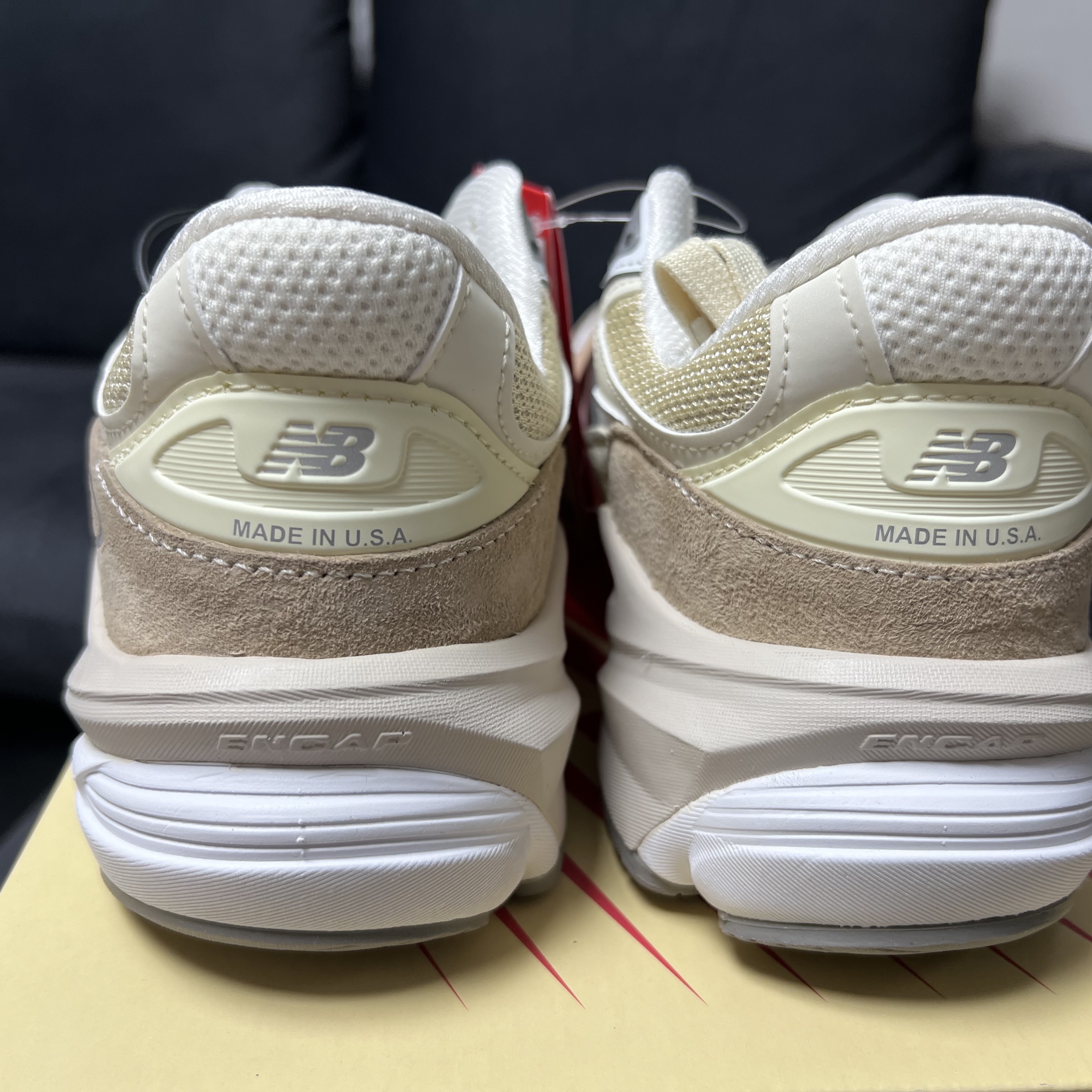 New Balance 990v6 Made in USA Cream Mindful Grey 착용 스타일 - 3