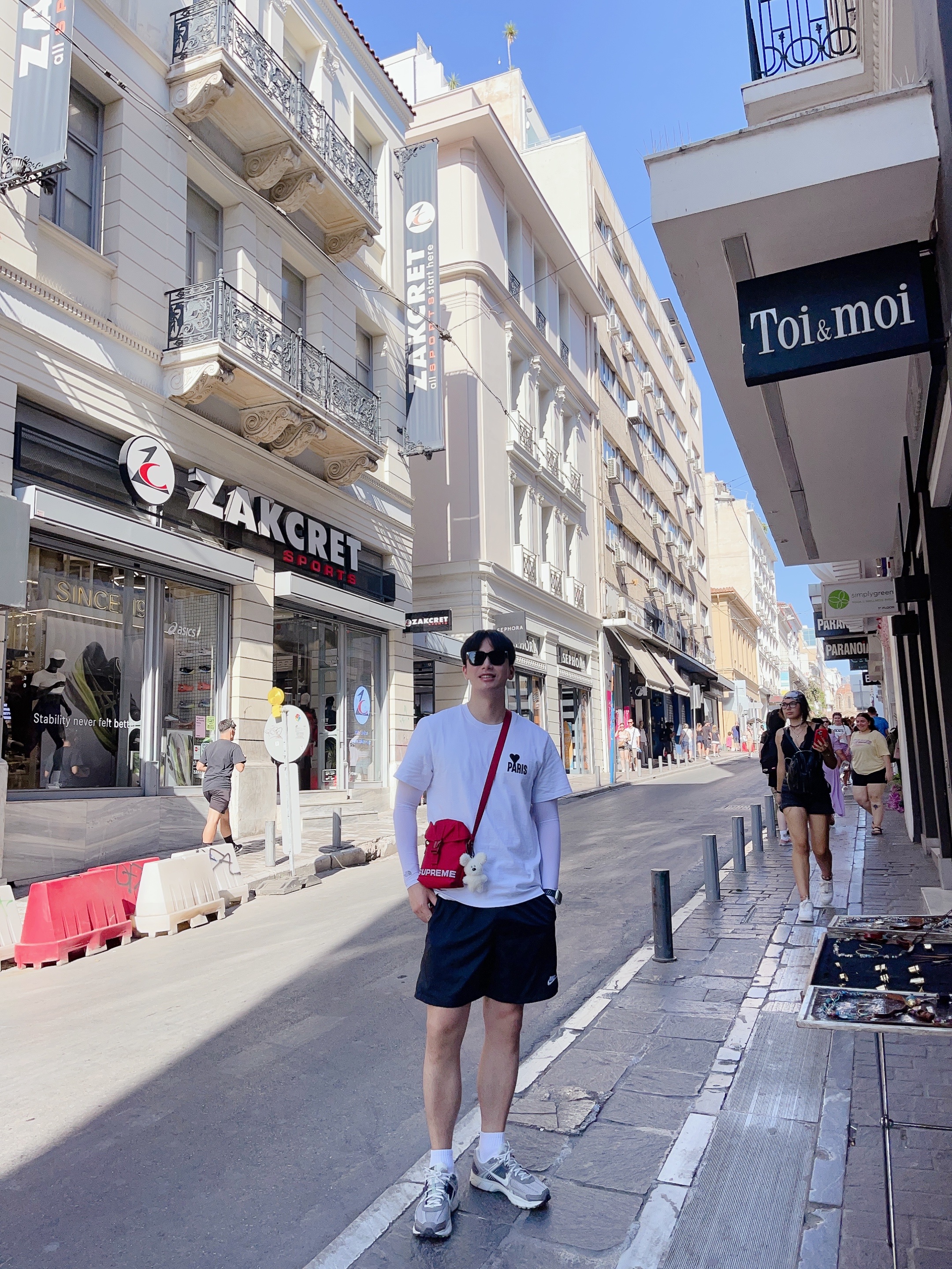 Supreme Field Side Bag Red - 23SS, AMI Paris de Coeur T-Shirt White 착용 스타일