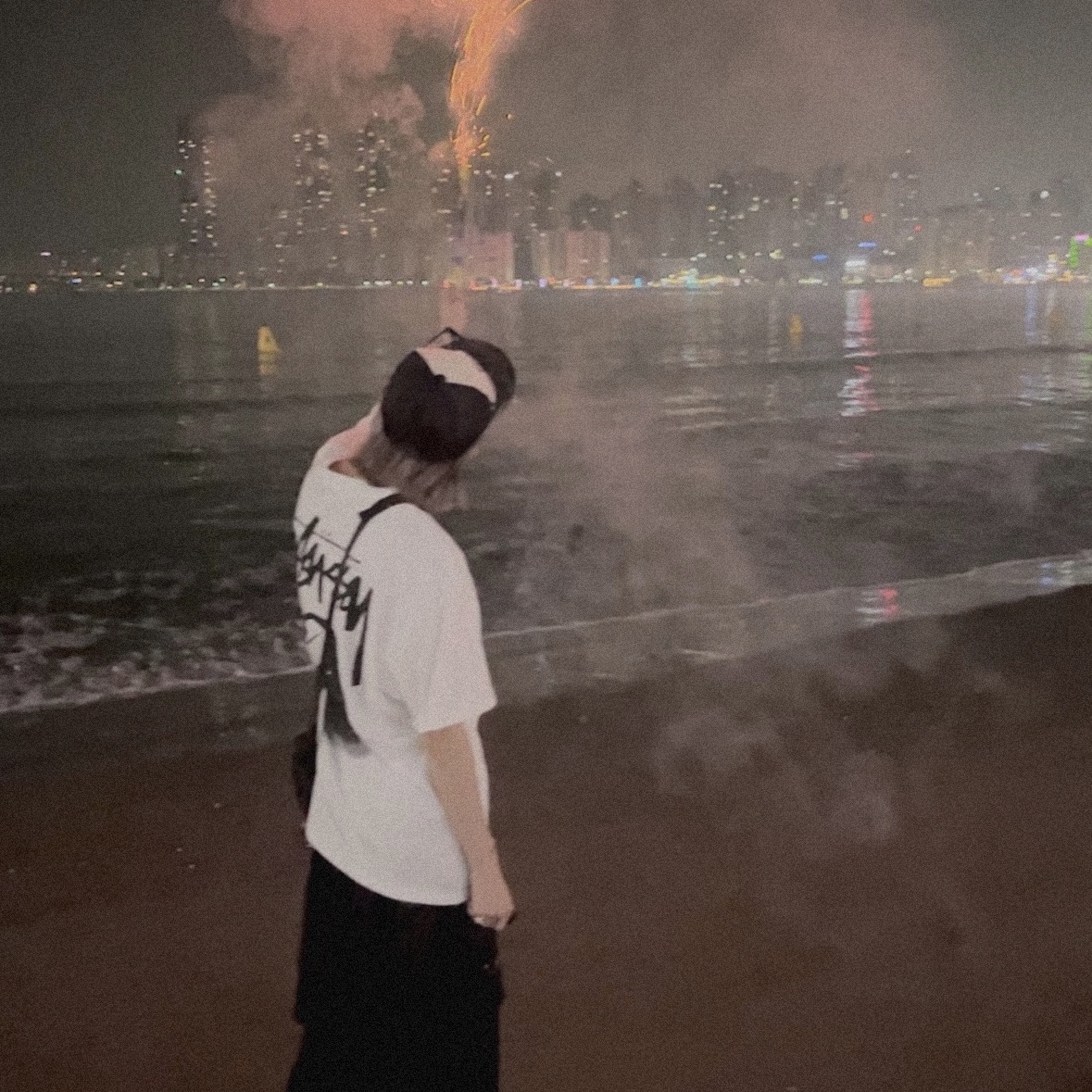 Nike x Stussy NRG FL SS 8 Ball T-Shirt White (DO9322-100), Aeae Web Logo Mesh Cap Black 착용 스타일 - 3