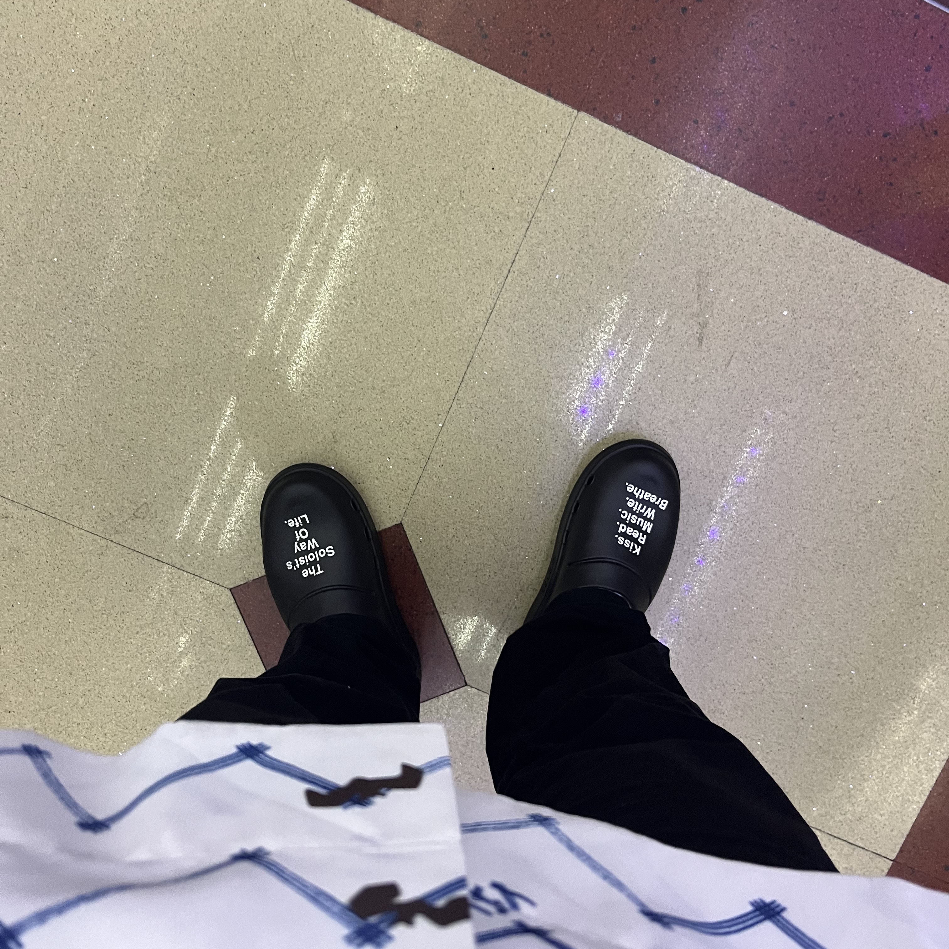 Oofos x Takahiromiyashita The Soloist The Soloist's Way Of Life Clog Black White, Visvim Copa Shirt S/S Bats White - 23SS 착용 스타일