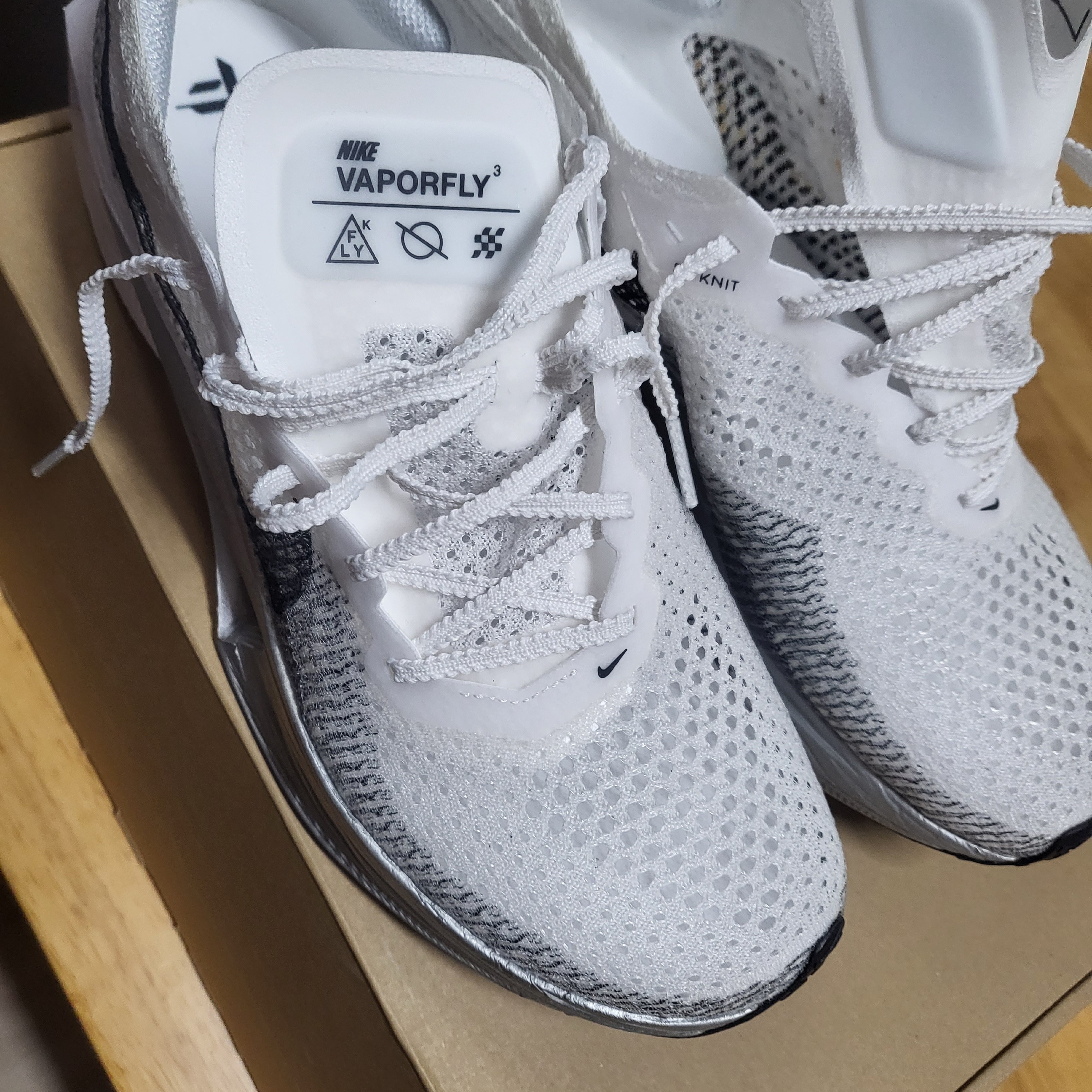 Nike ZoomX Vaporfly Next% 3 White Grey 착용 스타일