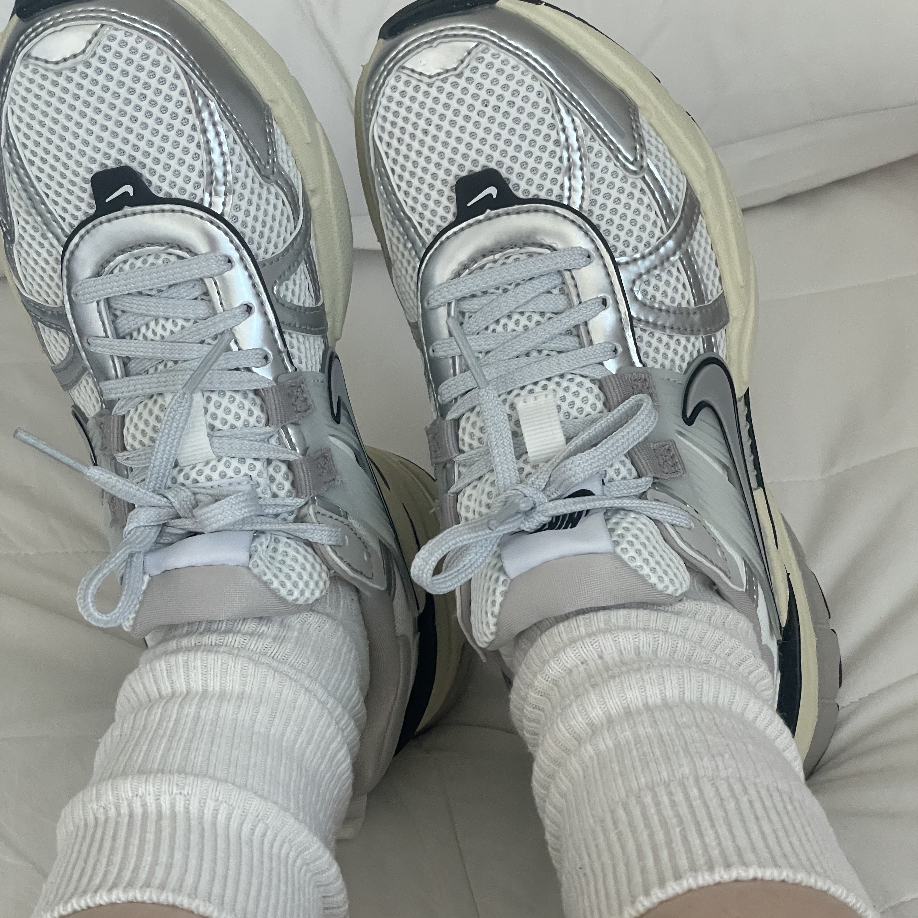 Nike V2K Run Summit White Metallic Silver 착용 스타일