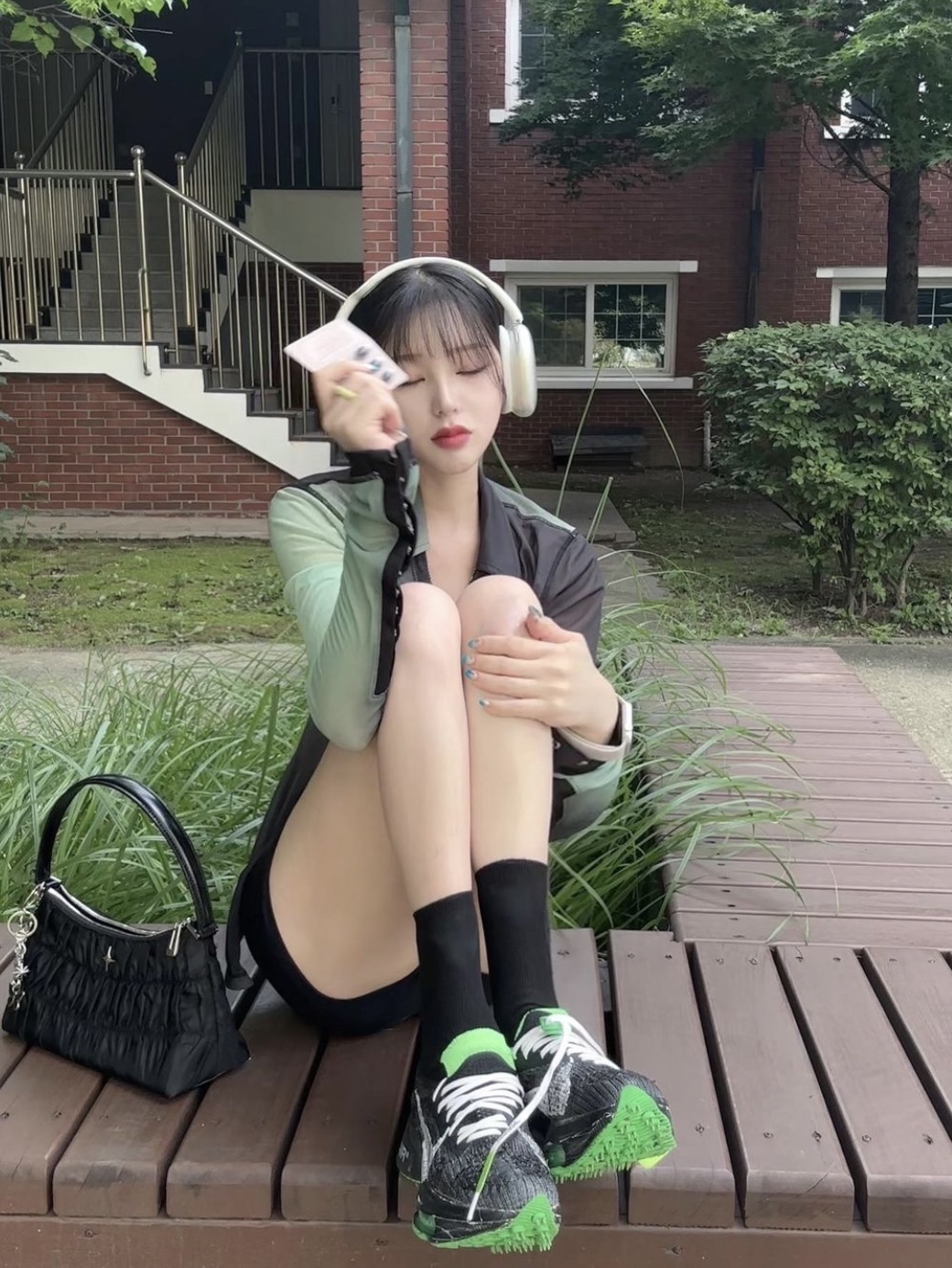 For Appeal Women Sparkle Star Shirring Hobo Bag Black, For Appeal Women Sparkle Star Shirring Hobo Bag Silver 착용 스타일