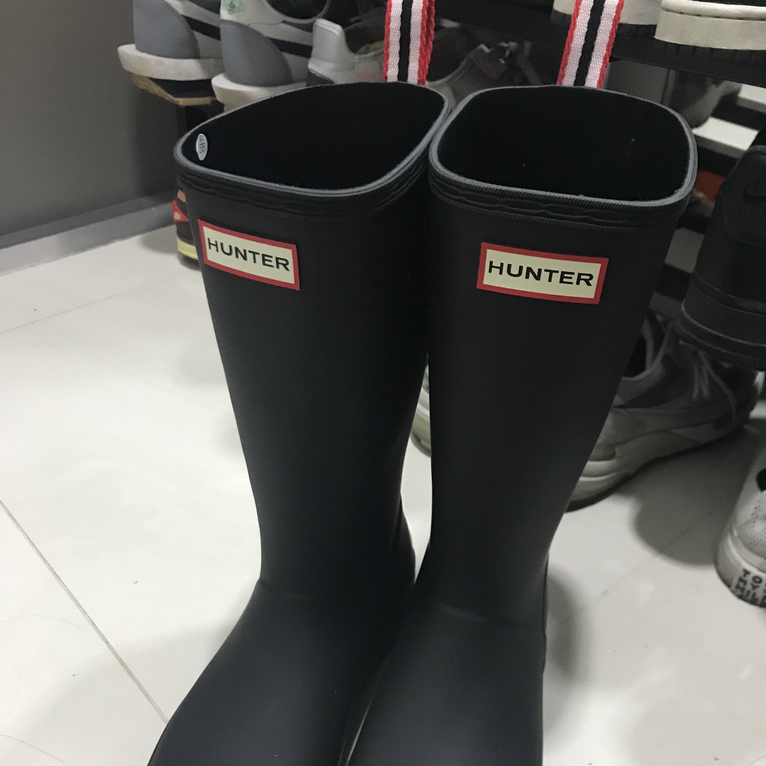 (W) Hunter Play Tall Wellington Rain Boots Black 착용 스타일