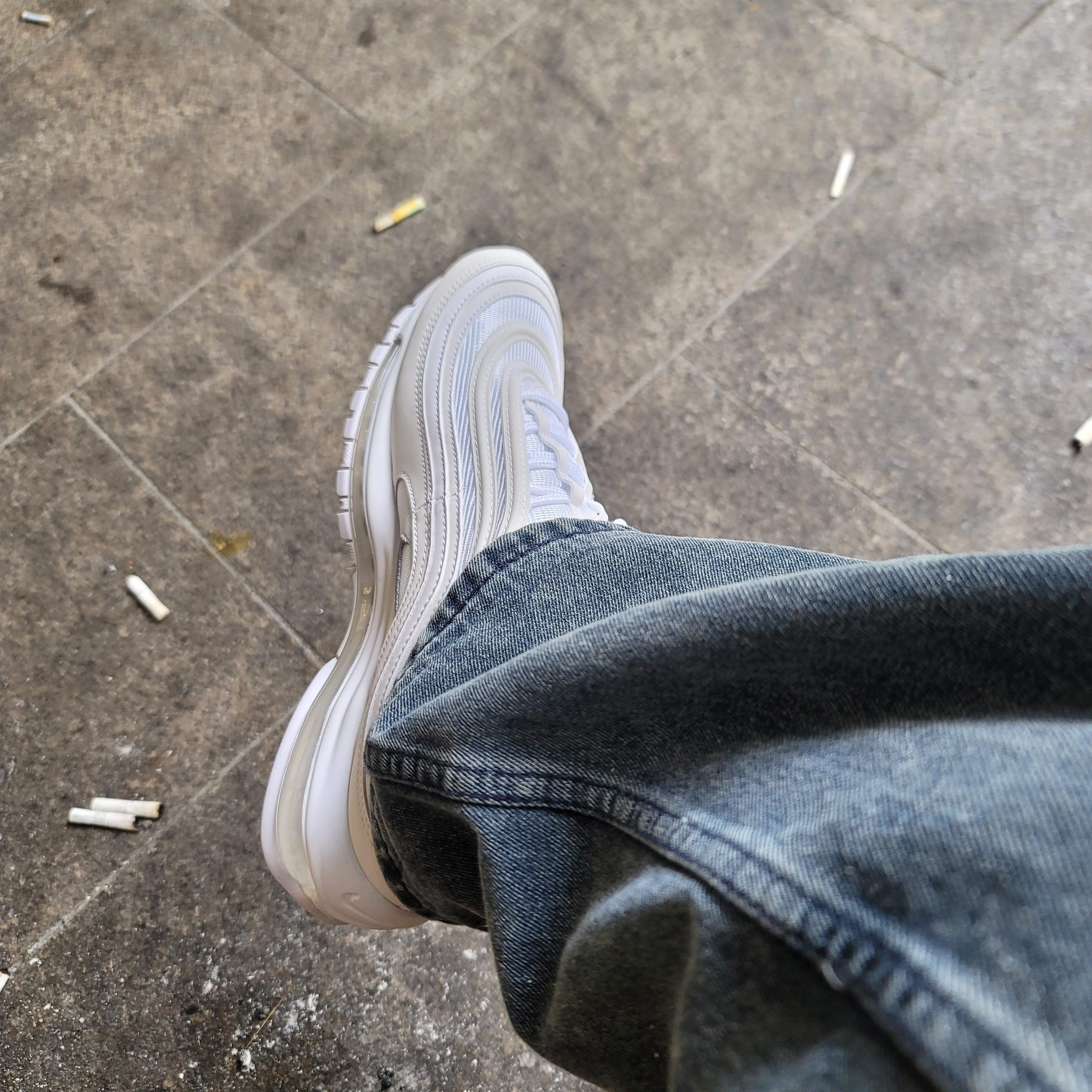 Nike Air Max 97 Triple White Wolf Grey 착용 스타일