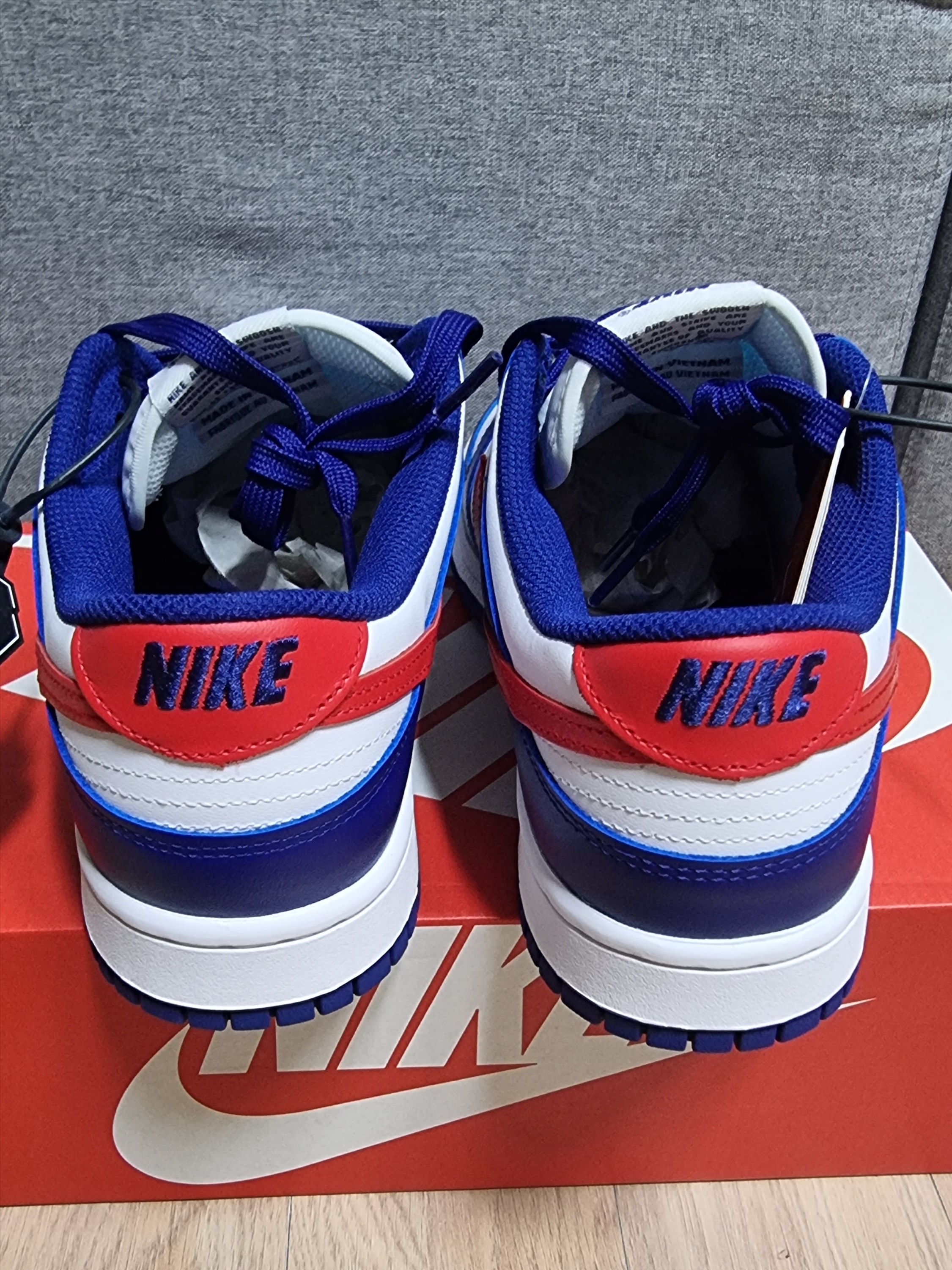 (W) Nike Dunk Low White and University Red 착용 스타일 - 4