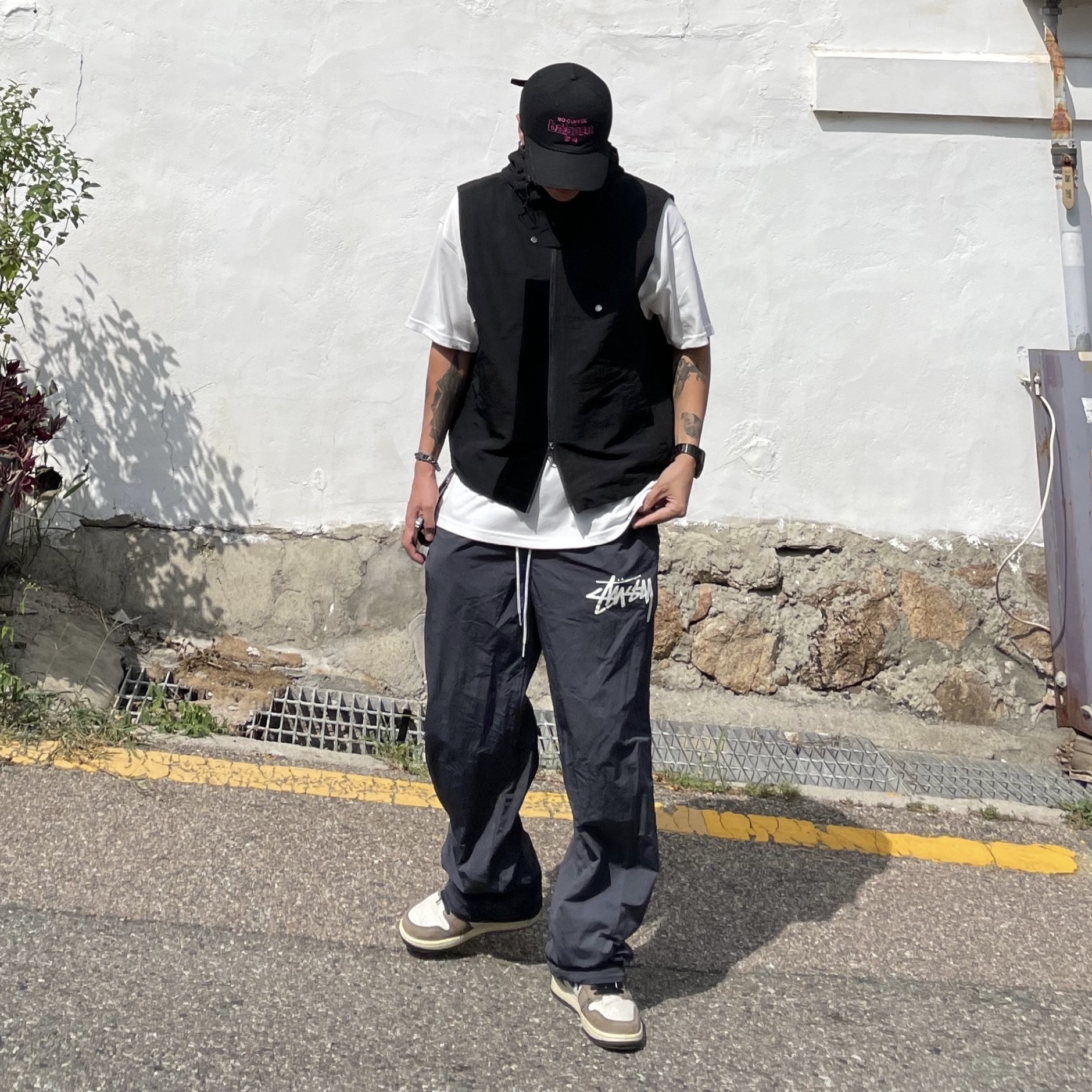 Nike x Stussy Beach Pants Off Noir, Jordan 1 x Travis Scott Retro High OG SP Mocha 착용 스타일 - 2