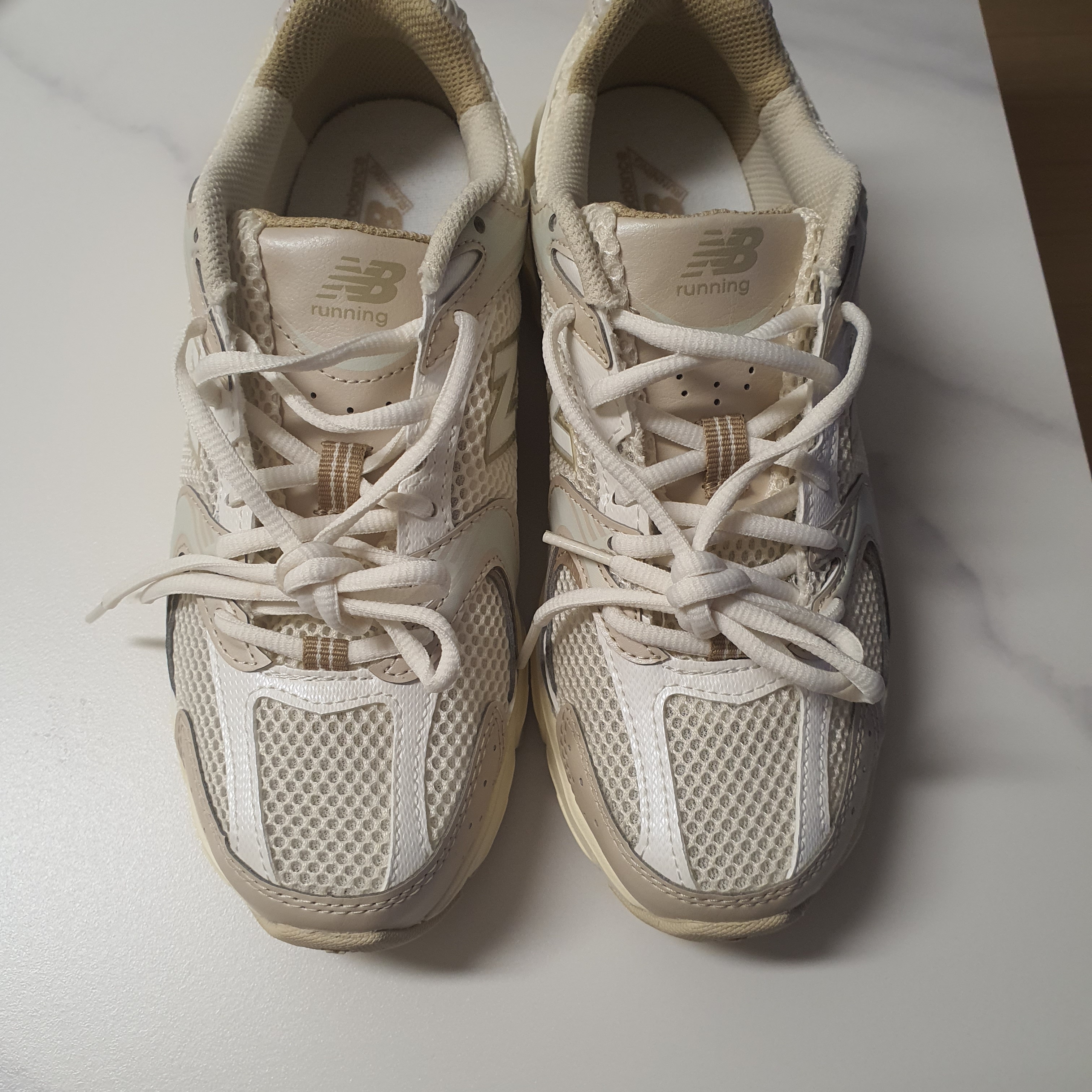 New Balance 530 Beige Angora 착용 스타일