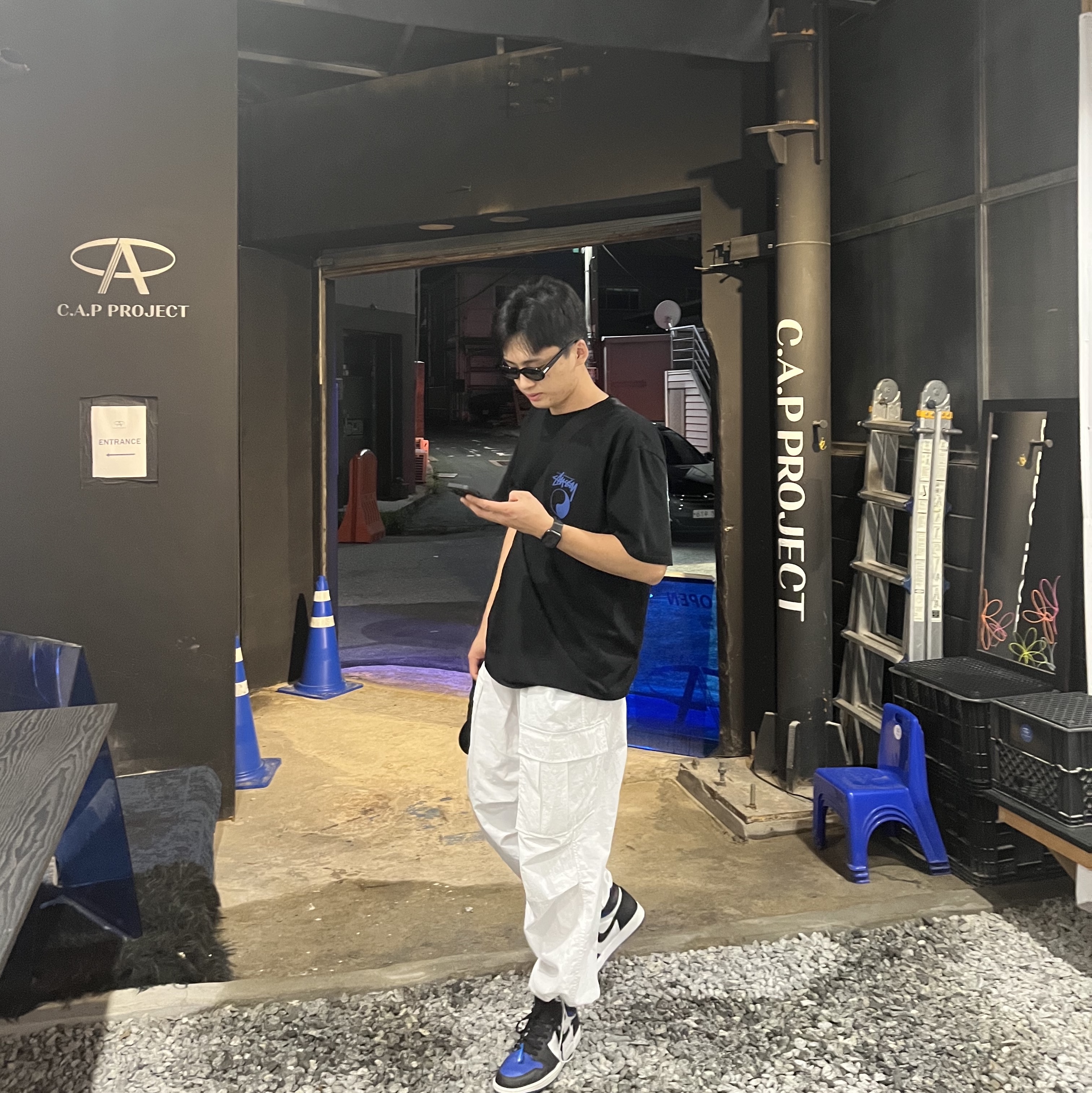 Jordan 1 Retro High OG Royal Toe, Stussy x Our Legacy Frame Pigment Dyed T-Shirt Black 착용 스타일 - 1