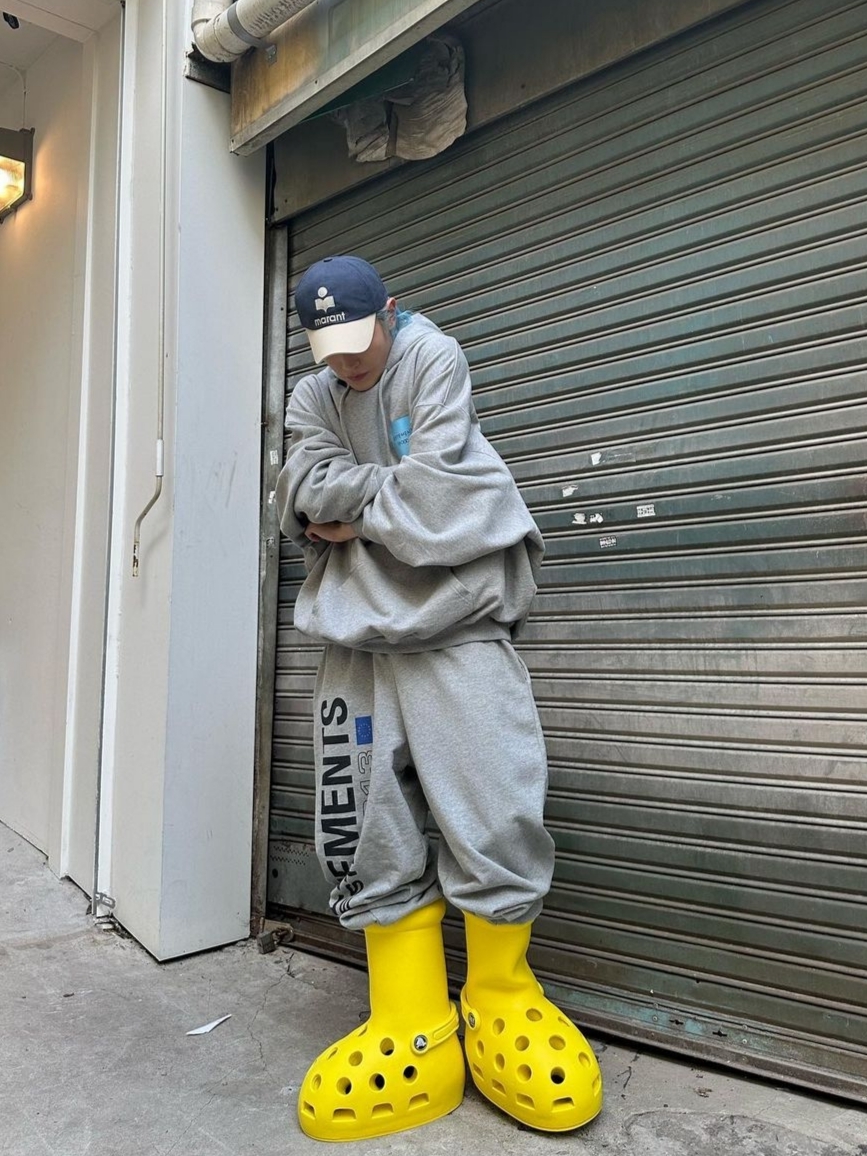 Isabel Marant Tyron Logo Cap Blue Ecru - 23SS 착용 스타일 - 2