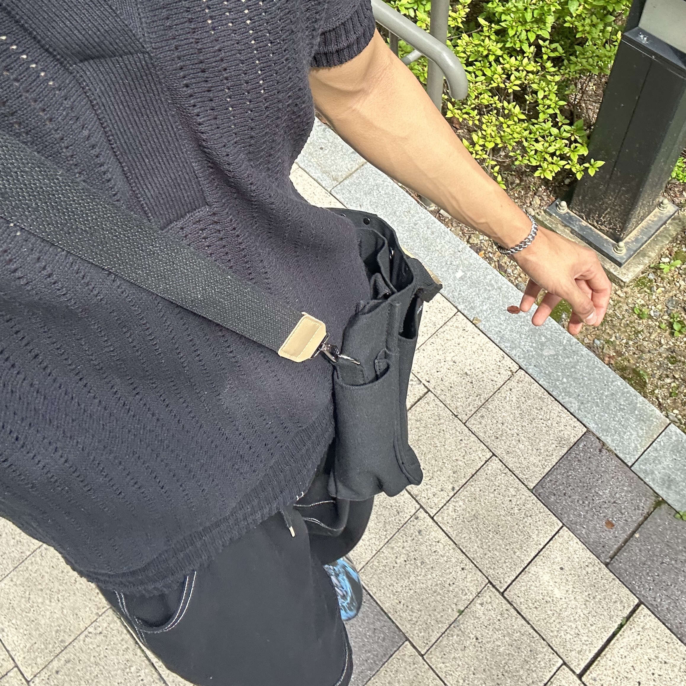 Adidas Yeezy Foam RNNR MX Cinder 착용 스타일