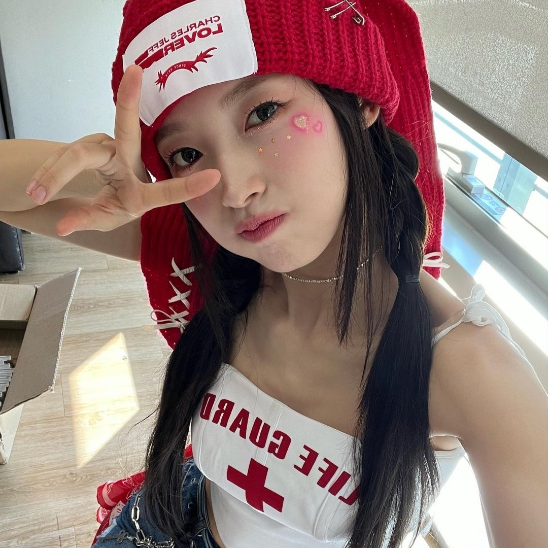Charles Jeffrey Loverboy Chunky Rabbit Mohair Beanie Red 착용 스타일 - 1