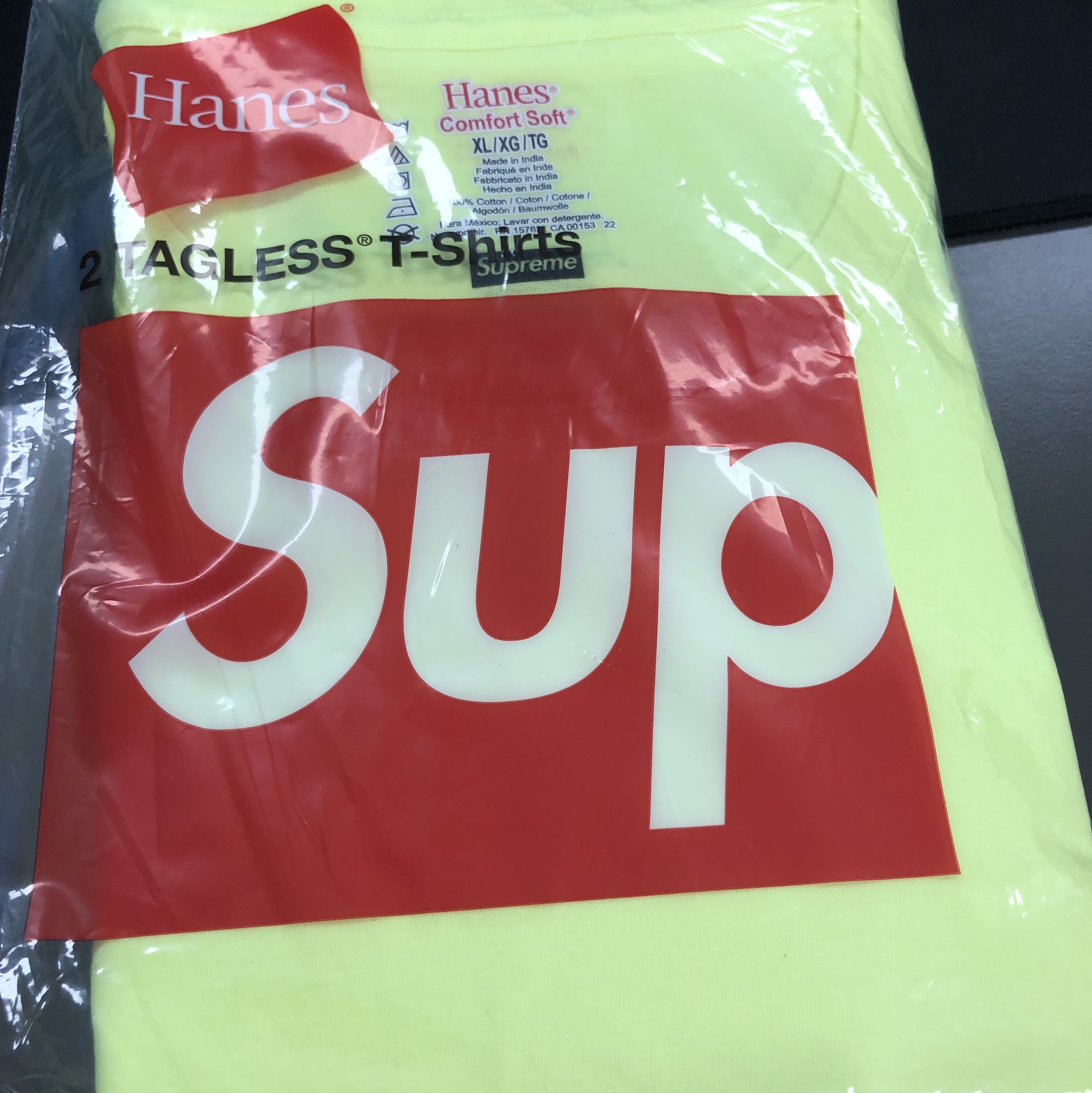 Supreme Hanes Tagless T-Shirts Fluorescent Yellow (2 Pack) 착용 스타일