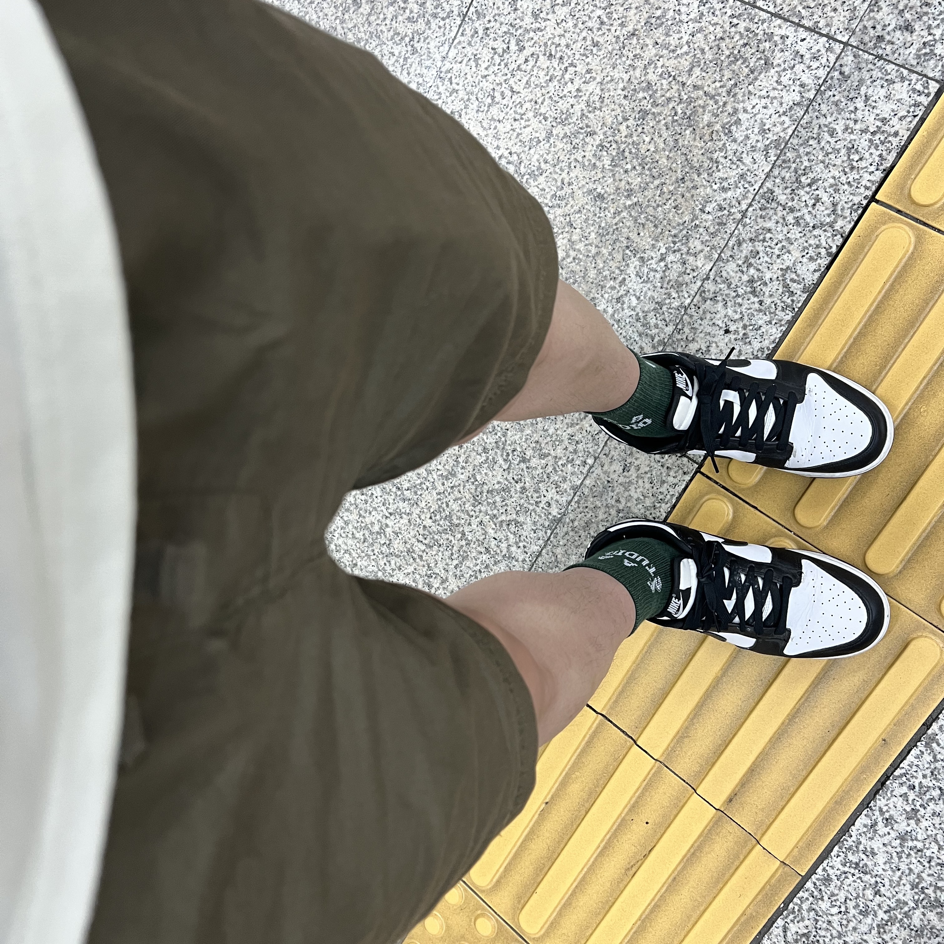 IAB Studio x Yonex Socks Pack White Green, Nike Dunk Low Retro Black 착용 스타일