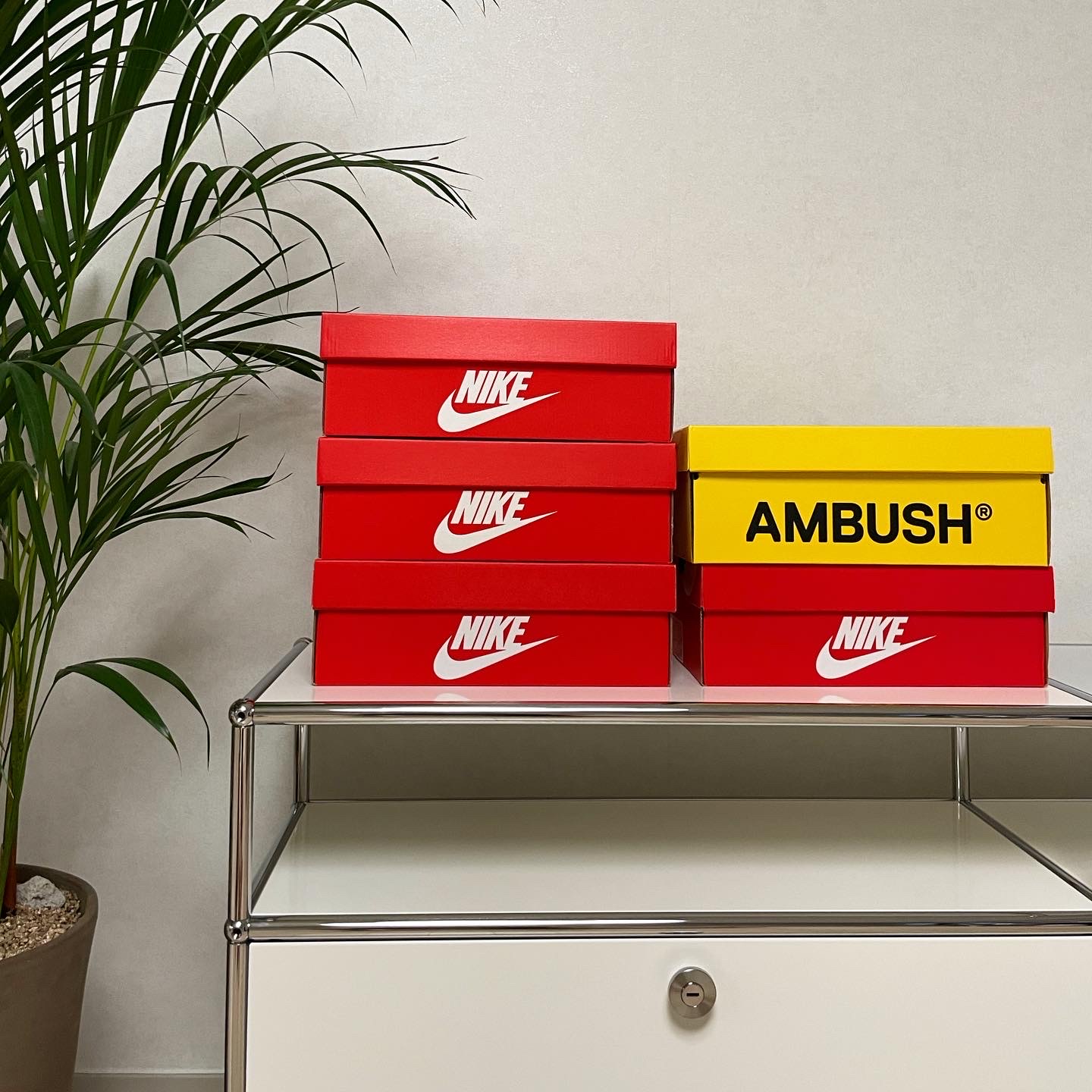 Nike x Ambush Air More Uptempo Low Vivid Sulfur and Limestone 착용 스타일 - 3