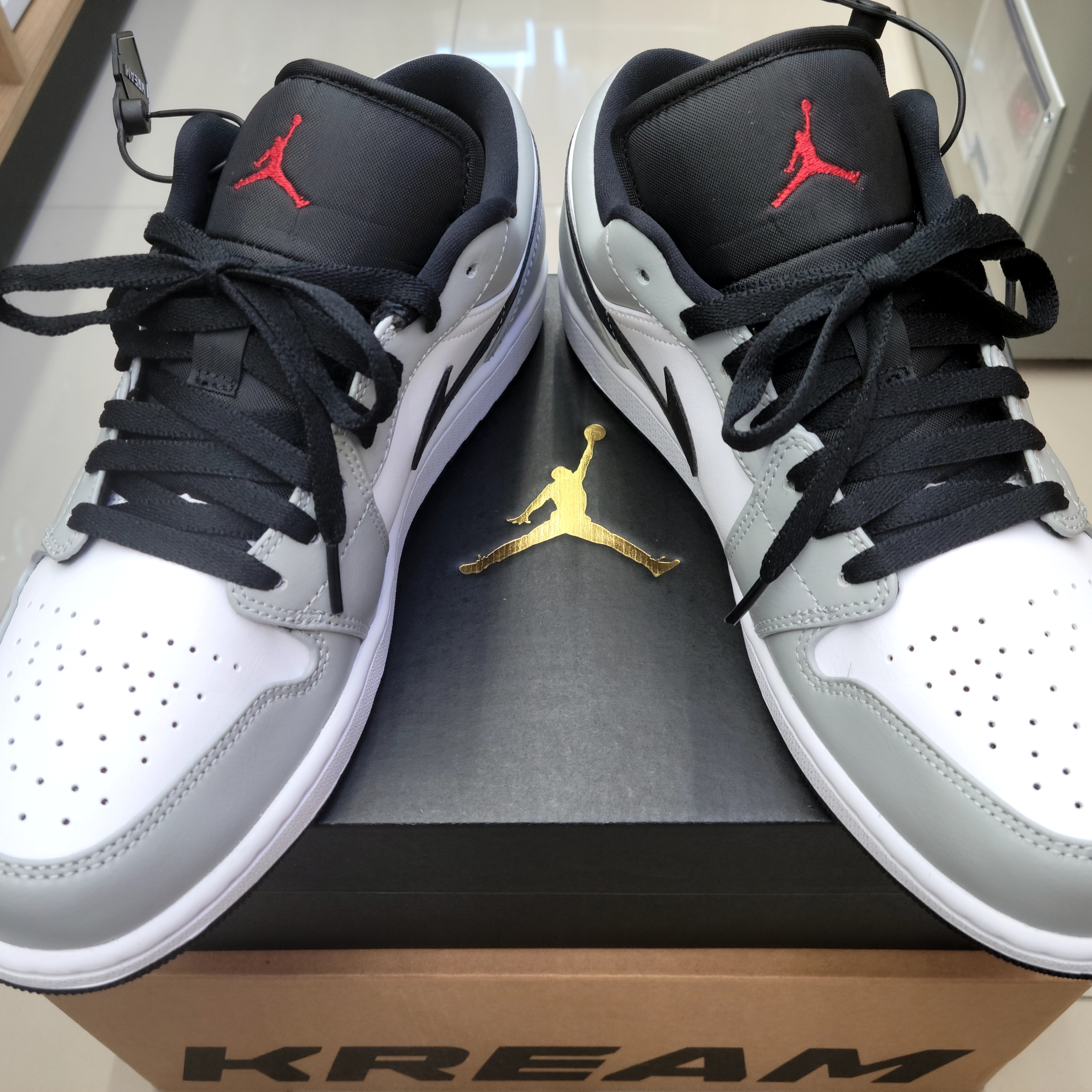 Jordan 1 Low Light Smoke Grey 착용 스타일 - 2