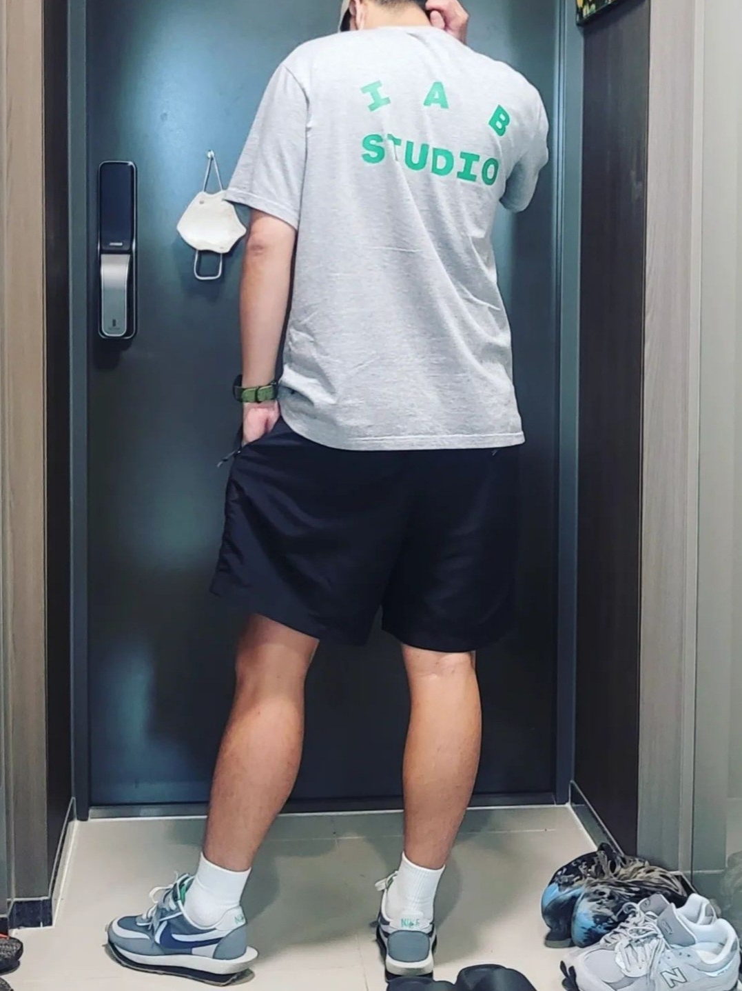 Nike x Sacai x Clot LDWaffle Cool Grey, IAB Studio T-Shirt Gray Green - 22FW 착용 스타일 - 2