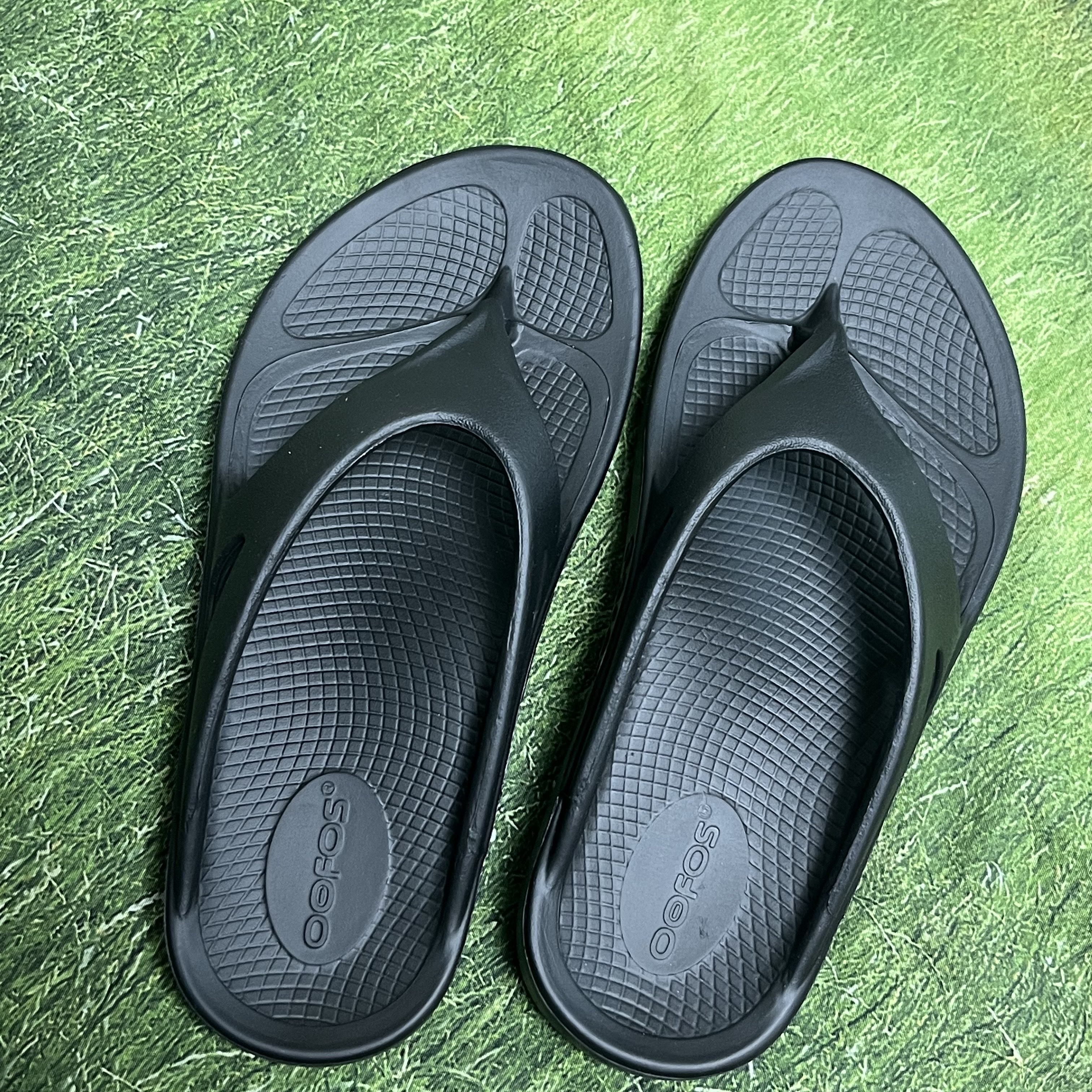 Oofos OOriginal Black 착용 스타일 - 2