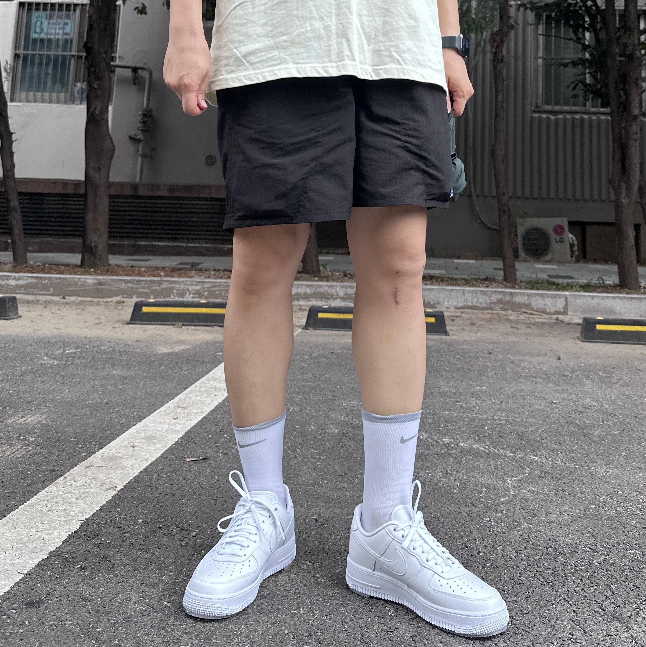 Nike Air Force 1 '07 Fresh White, Patagonia Baggies Shorts 5 Inch Black 착용 스타일 - 3