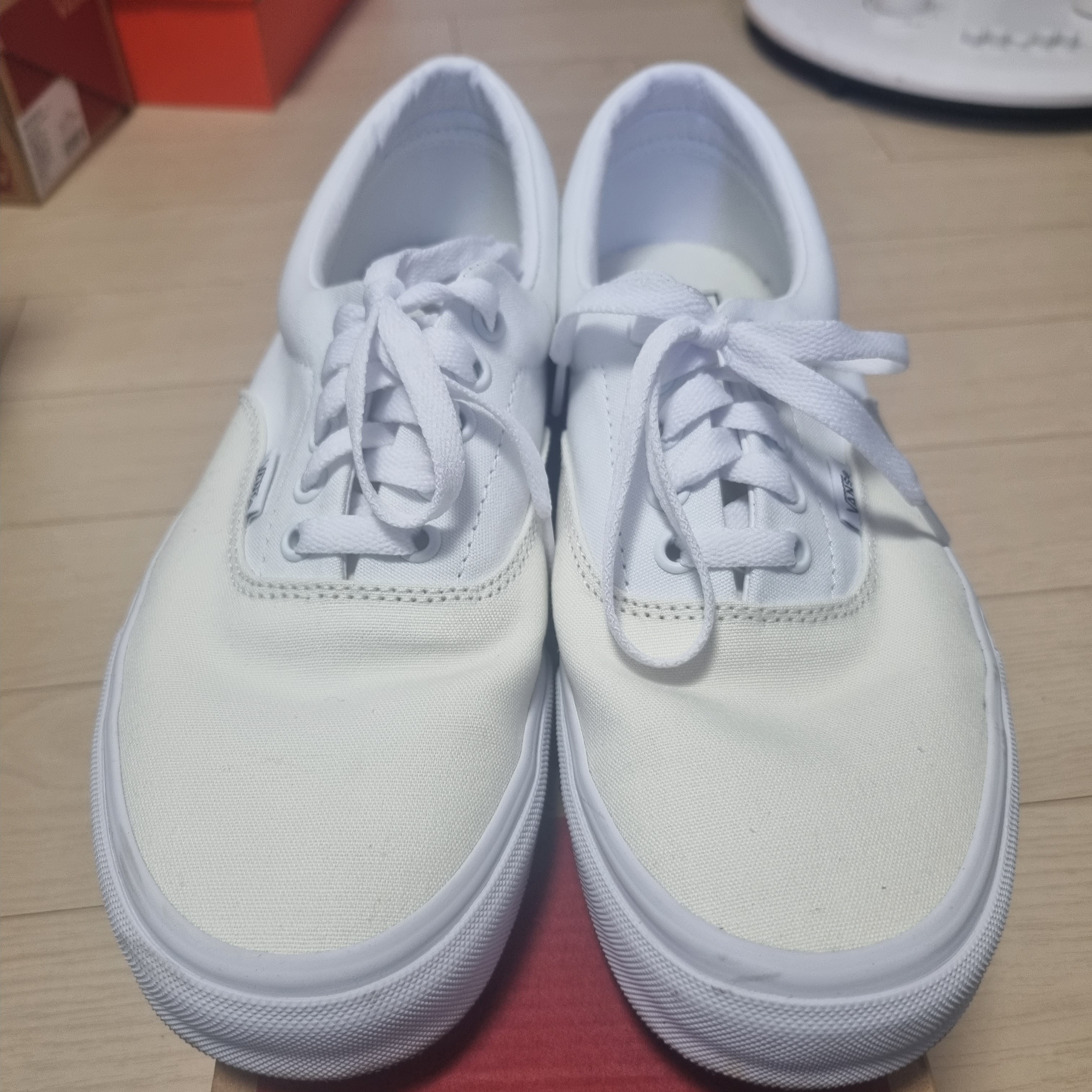 Vans Era Core Classic White 착용 스타일 - 1