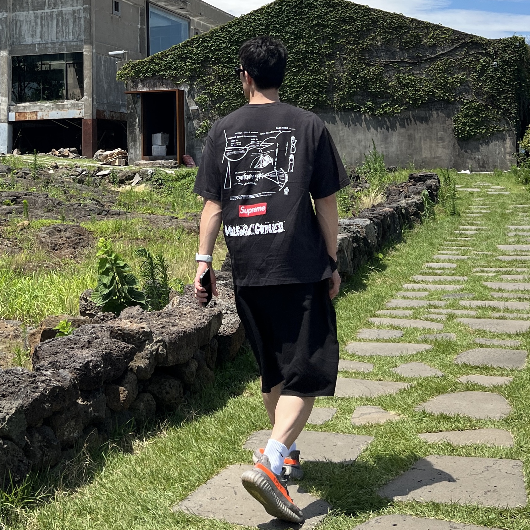 Adidas Yeezy Boost 350 V2 Beluga - Reflective, Supreme Milford Graves T-Shirt Black - 22FW 착용 스타일