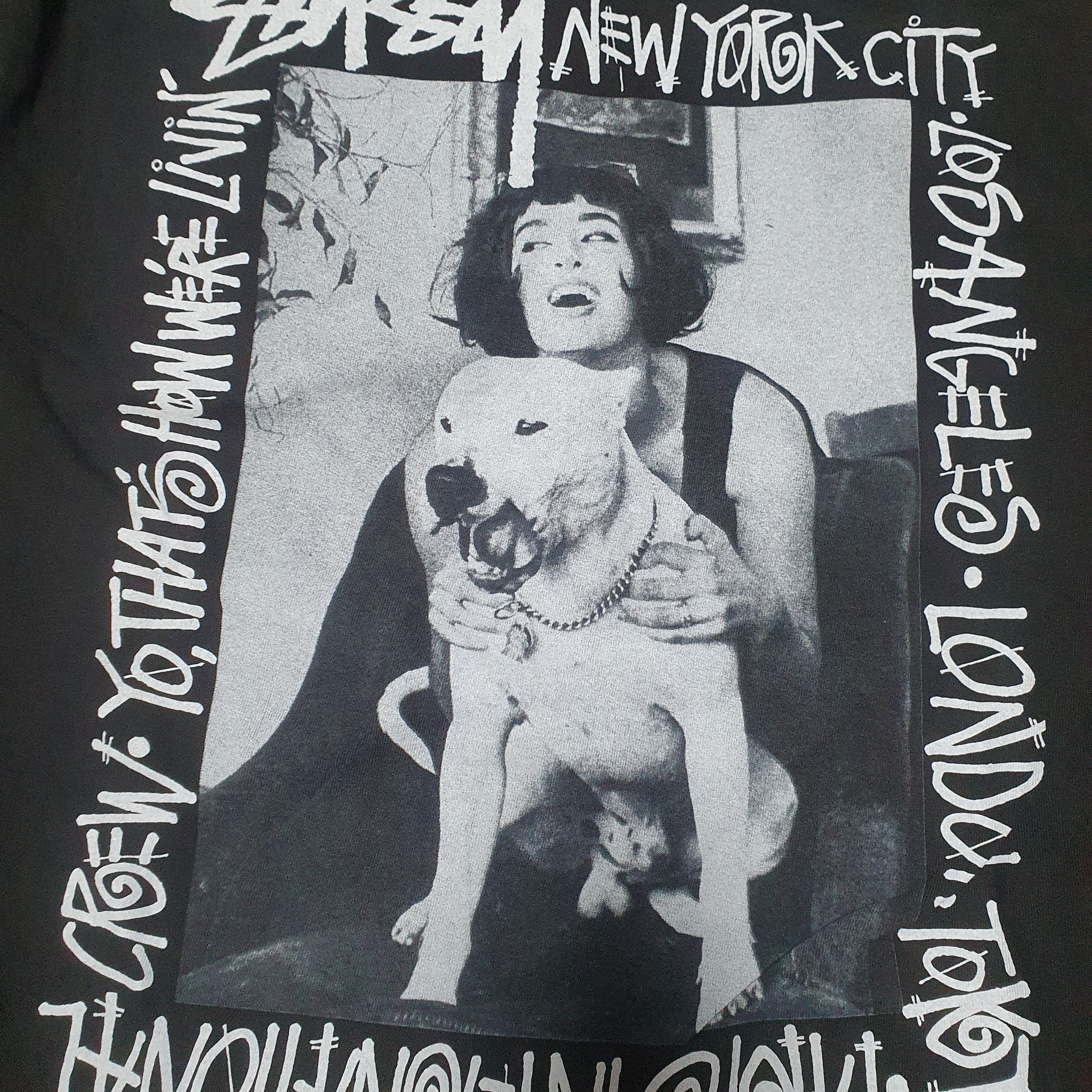 Stussy How We're Livin' Pigment Dyed T-Shirt Black 착용 스타일