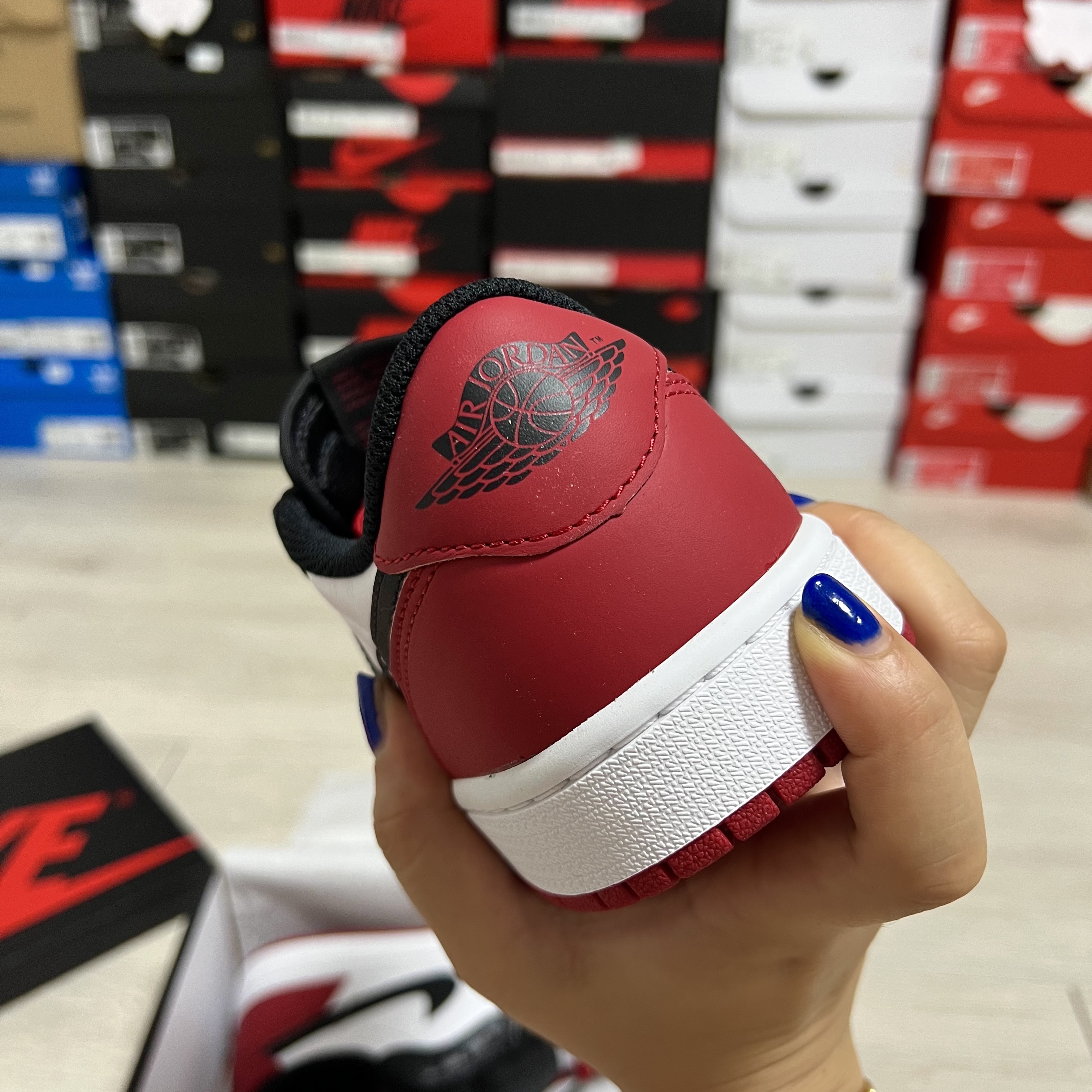 Jordan 1 Retro Low OG Black Toe 착용 스타일 - 3