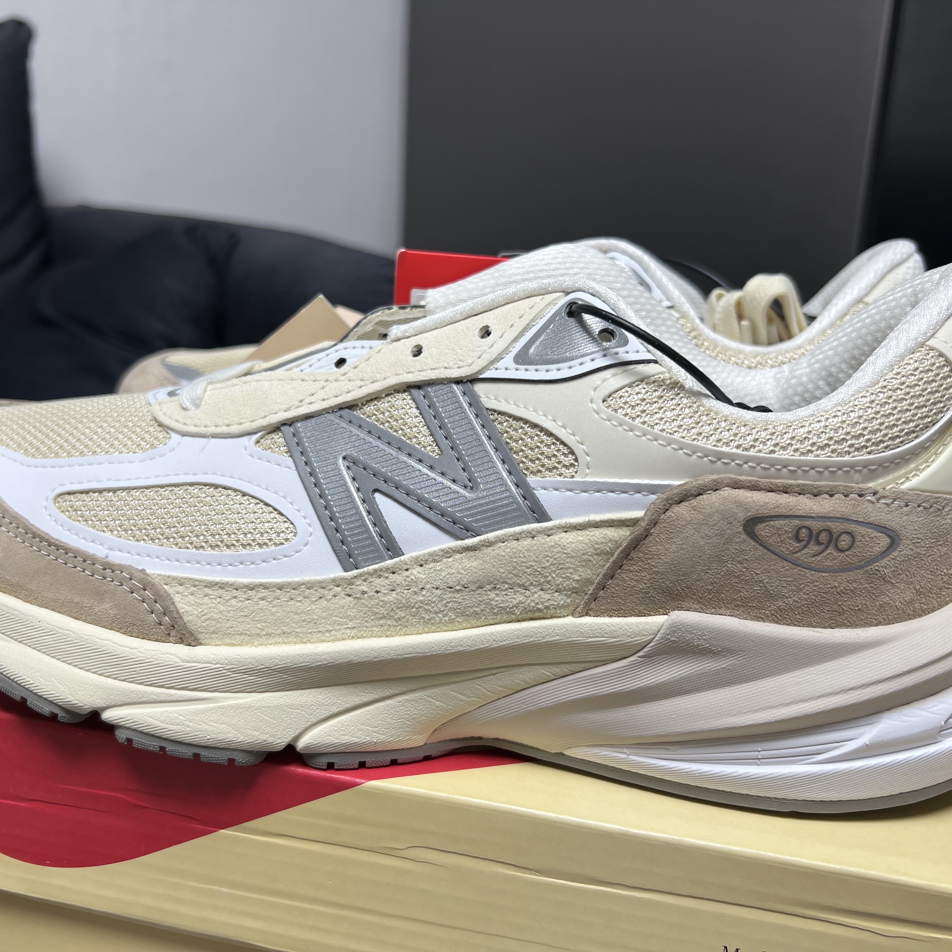 New Balance 990v6 Made in USA Cream Mindful Grey 착용 스타일 - 2