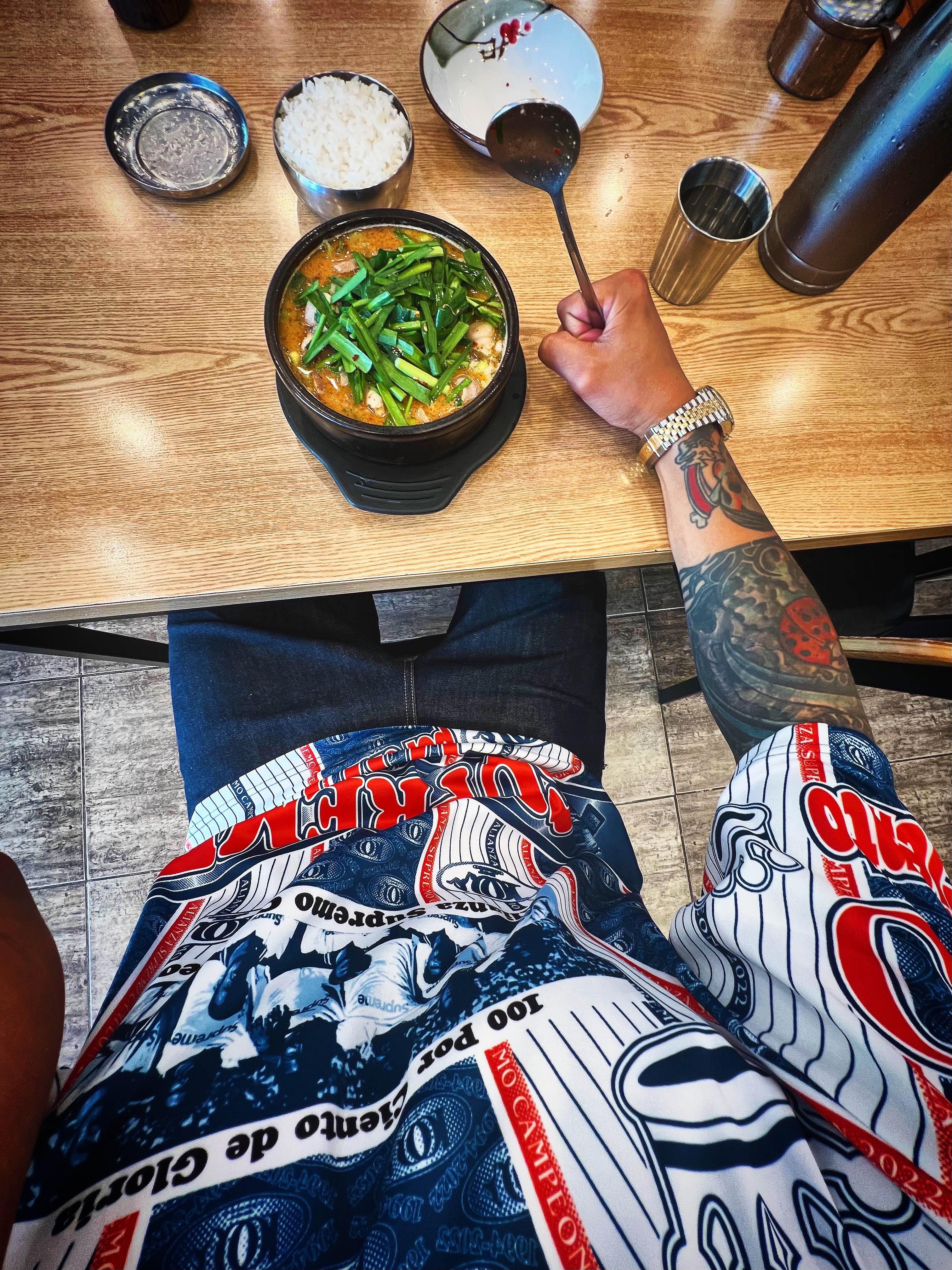 Supreme Military Boonie Olive Prym1 Camo - 22SS, Jordan x Off-White S/S Top Forest Green Black - US/EU 착용 스타일 - 4
