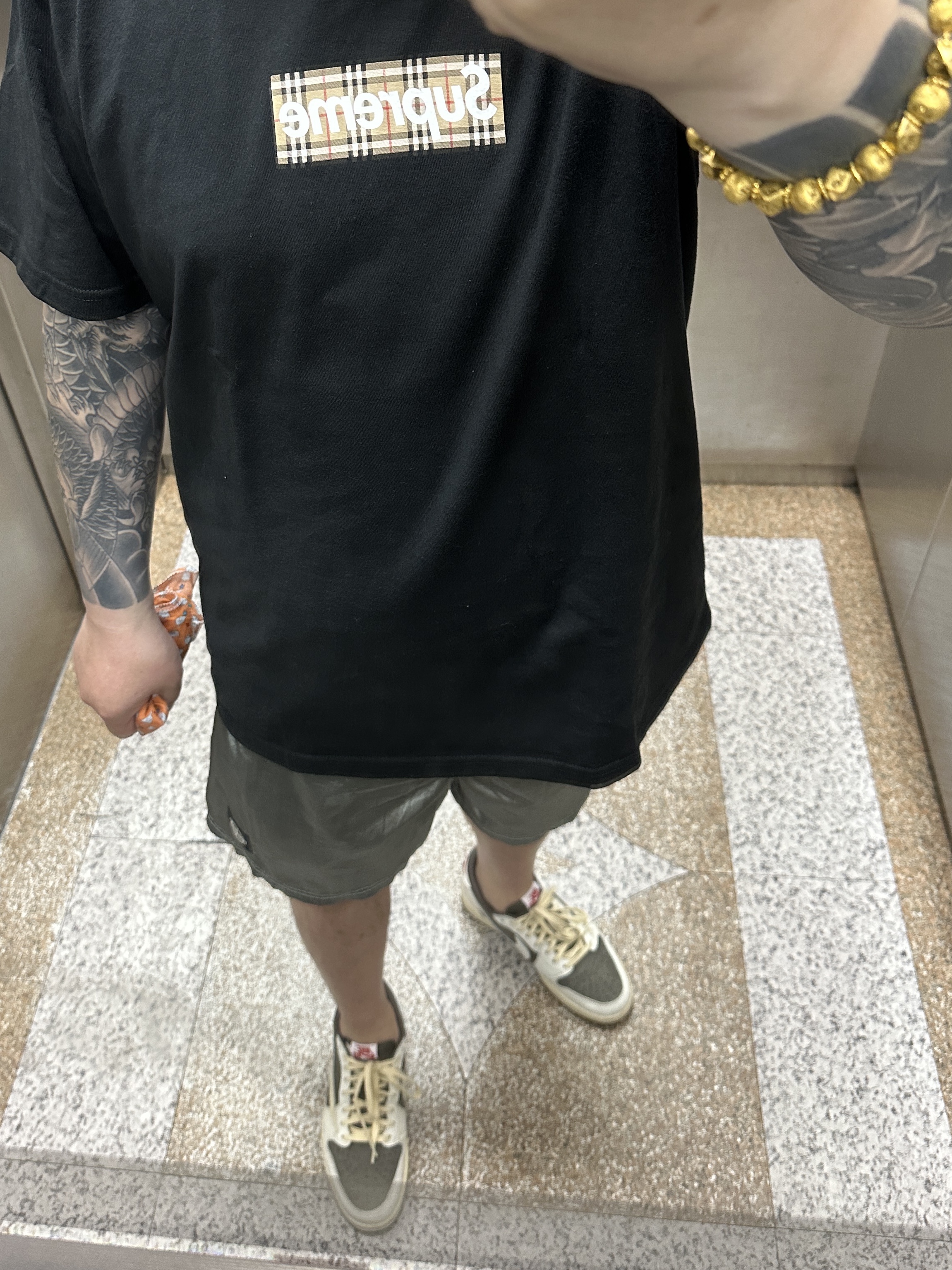 Supreme x Burberry Box Logo T-Shirt Black - 22SS, Stone Island B0943 Nylon Metal Swimming Trunk Aqua - 22SS 착용 스타일