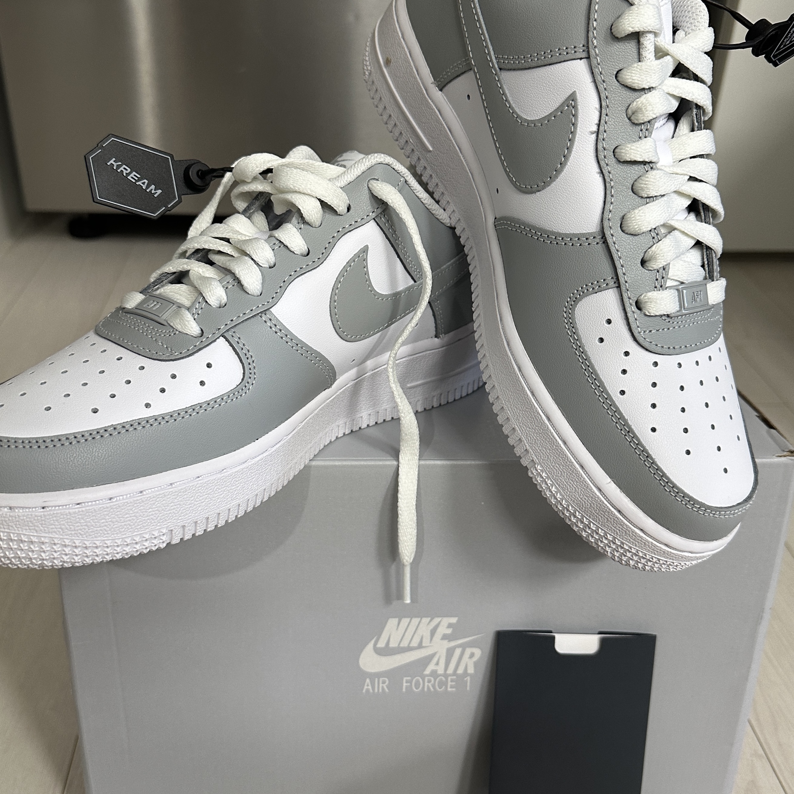 Nike Air Force 1 Low White Grey 착용 스타일