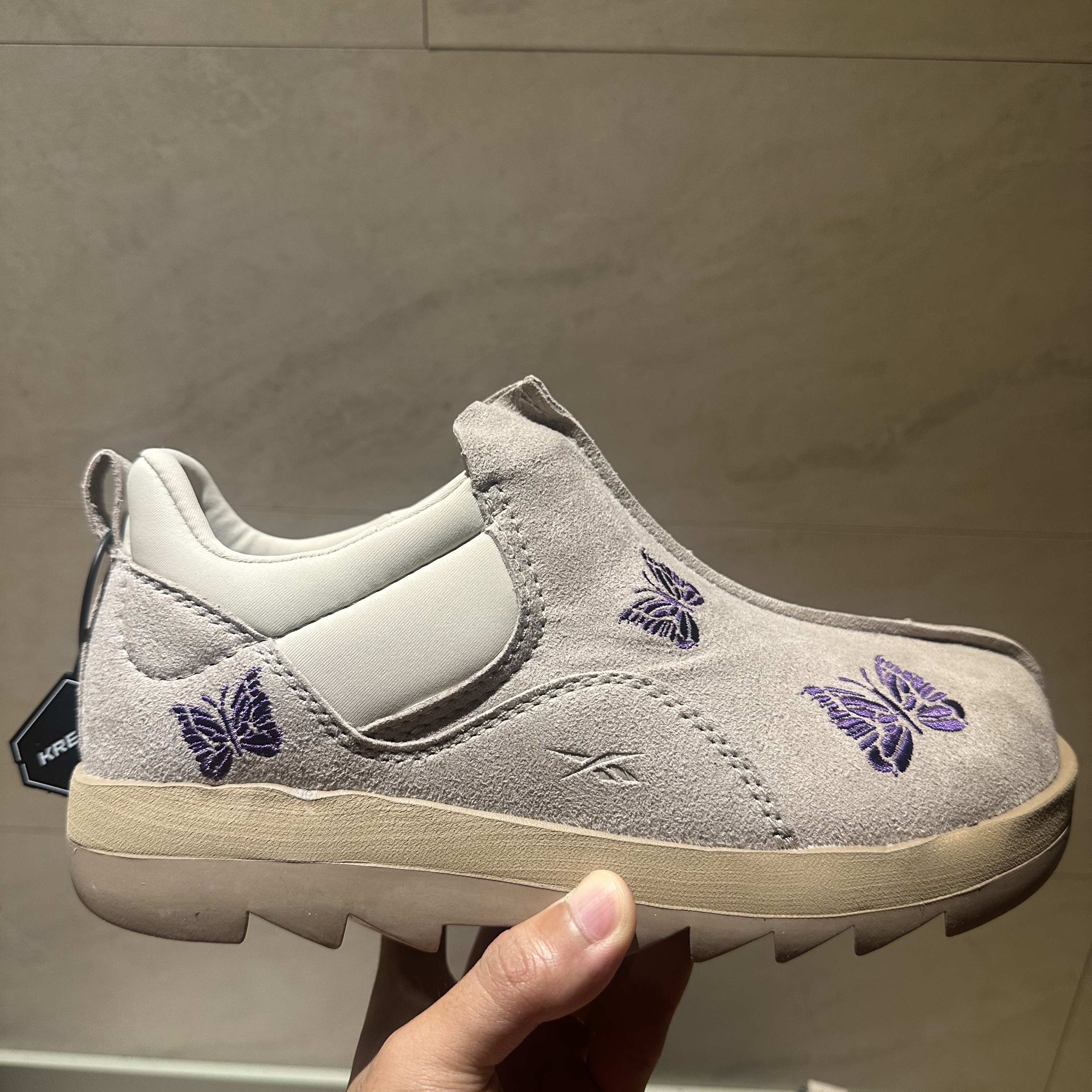 Reebok x Needles Beatnik Moc Modern Beige Extreme Purple 착용 스타일 - 3