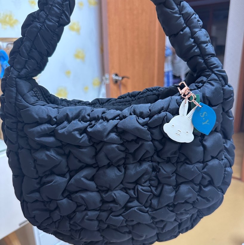 COS Quilted Mini Bag Black 착용 스타일