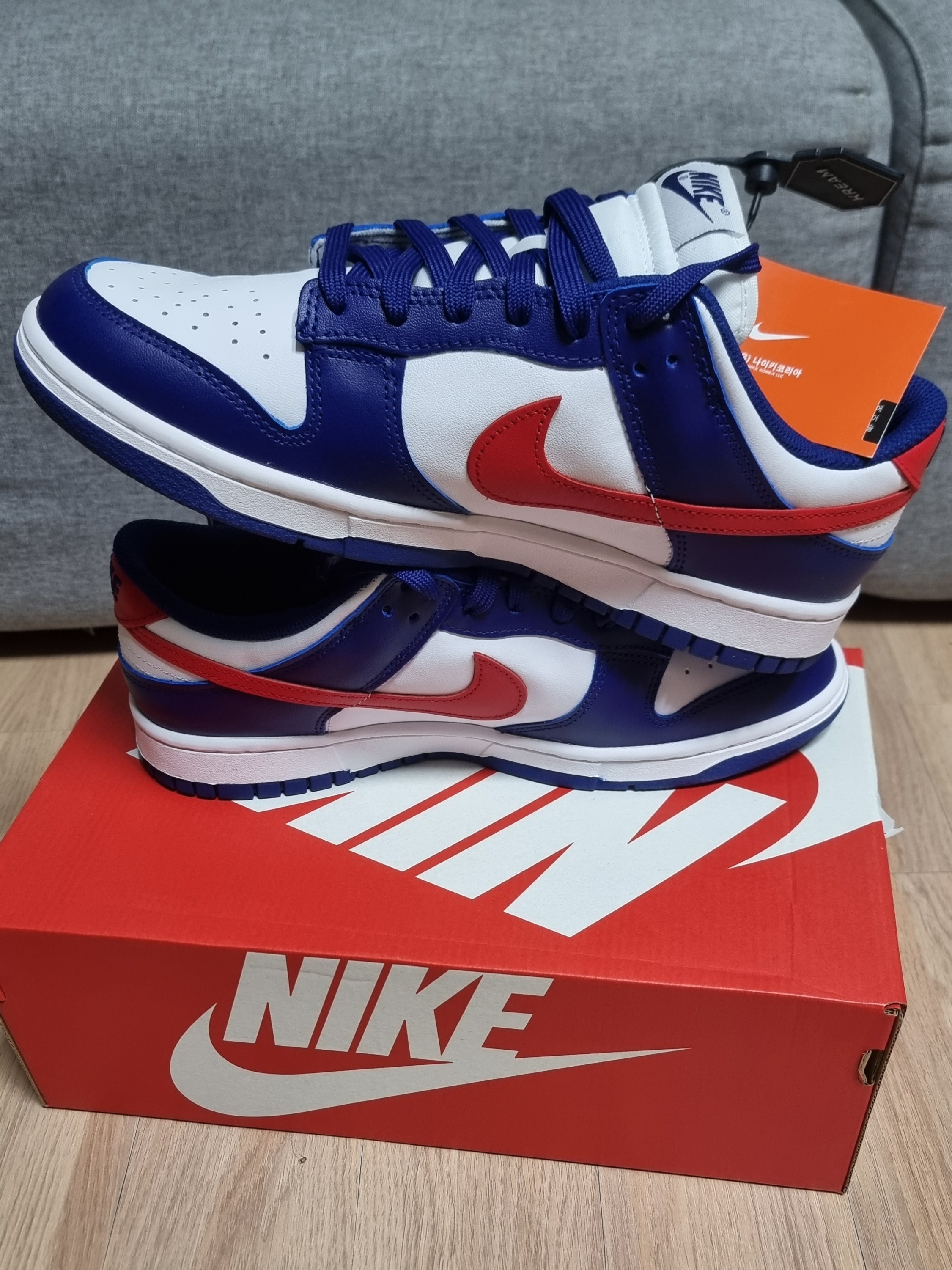 (W) Nike Dunk Low White and University Red 착용 스타일 - 3