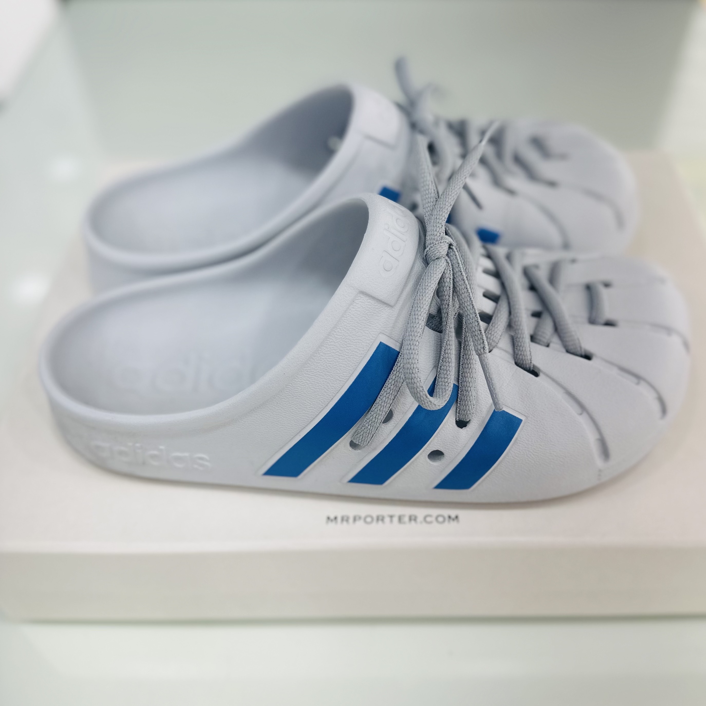 Adidas Adilette Clog Sky Blue 착용 스타일 - 2