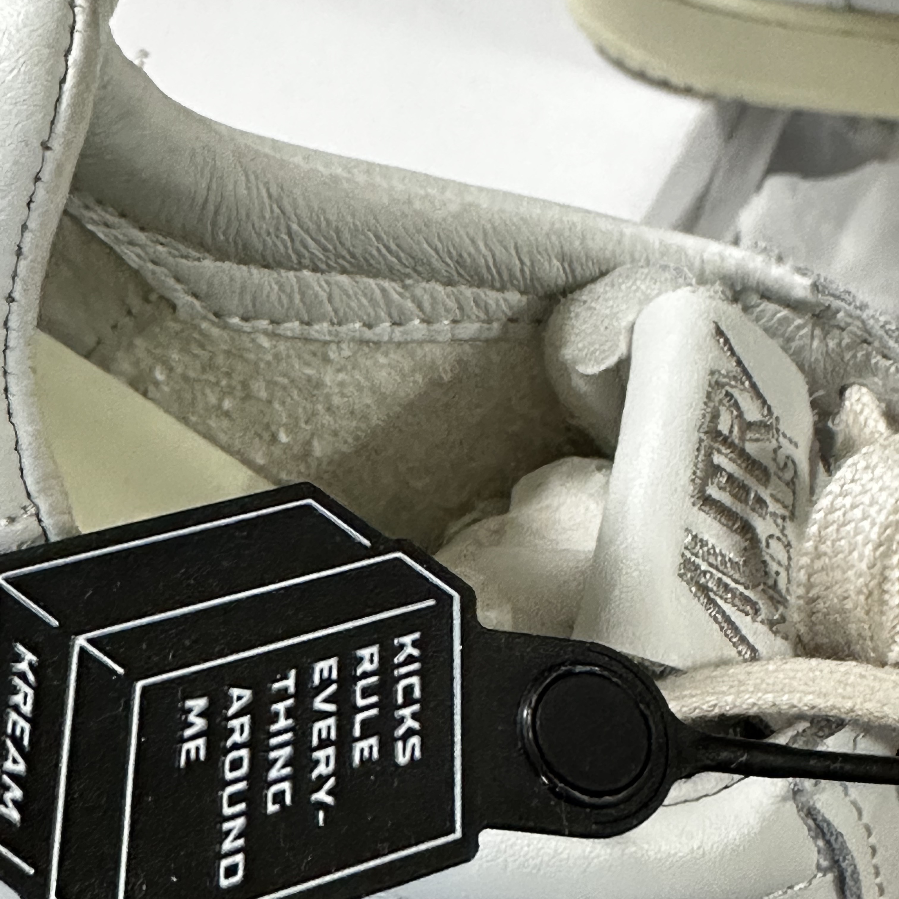 Autry Medalist Low Leather Sneakers White 착용 스타일 - 3