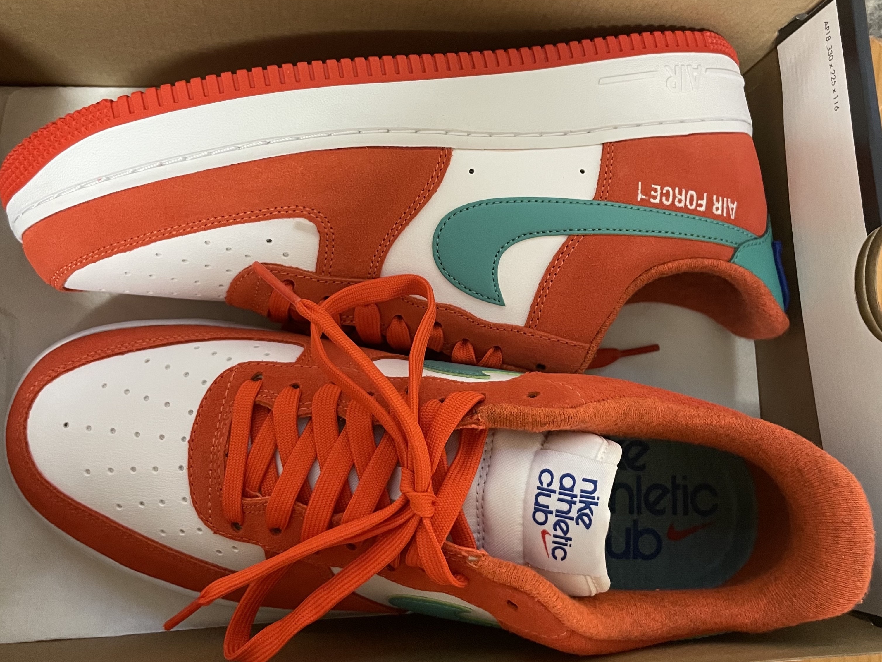 Nike Air Force 1 '07 LV8 Athletic Club Rush Orange Washed Teal 착용 스타일 - 2
