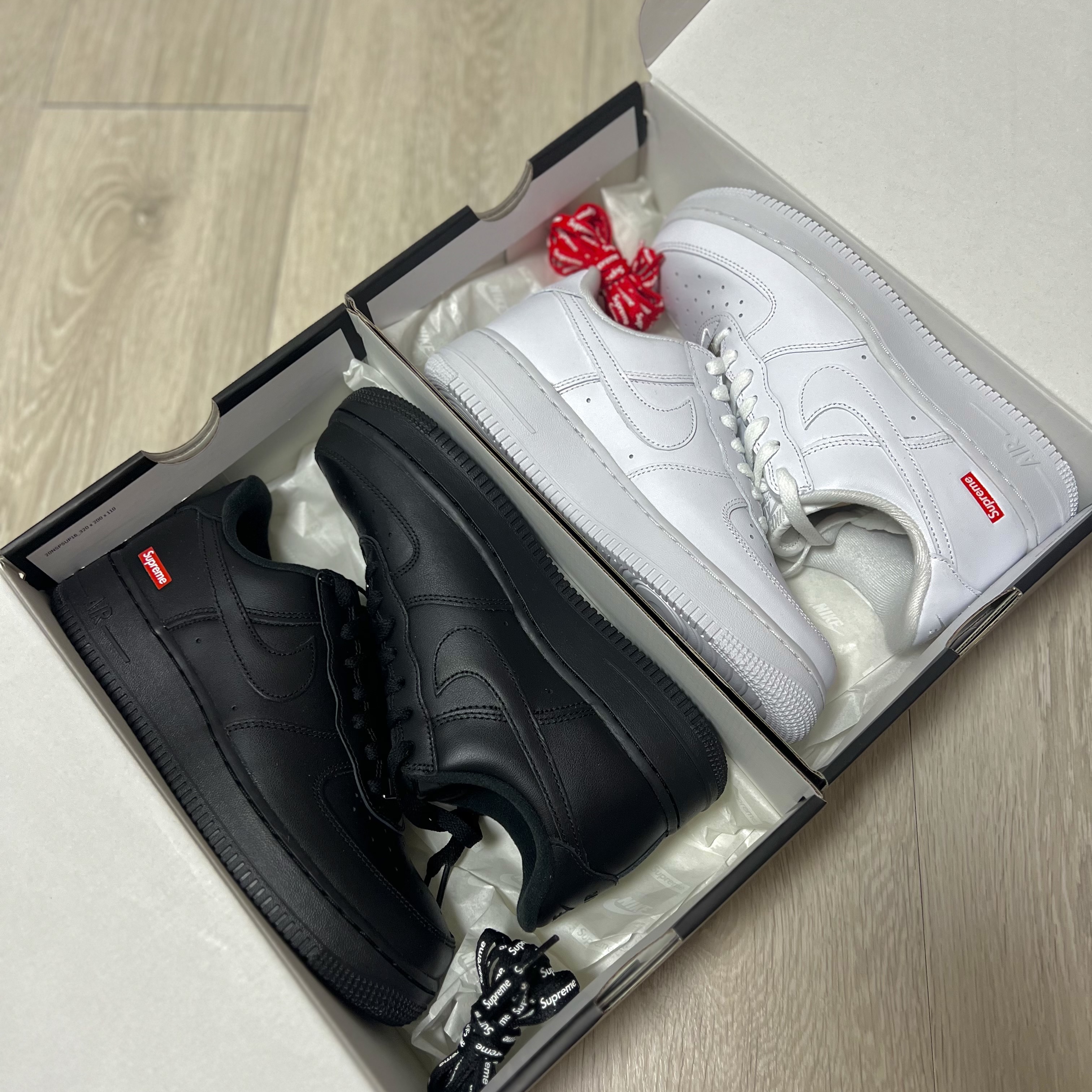 Nike x Supreme Air Force 1 Low Black, Nike x Supreme Air Force 1 Low White 착용 스타일 - 1