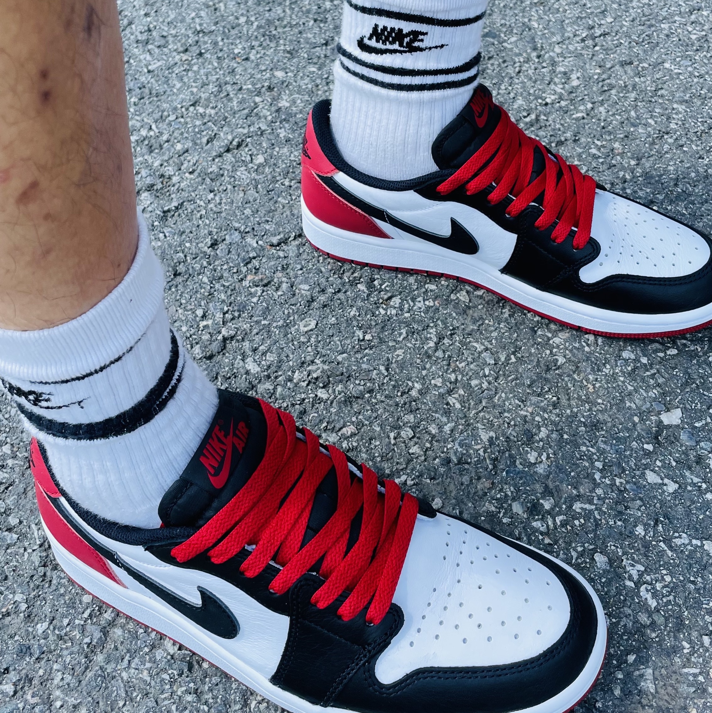 Jordan 1 Retro Low OG Black Toe 착용 스타일 - 2